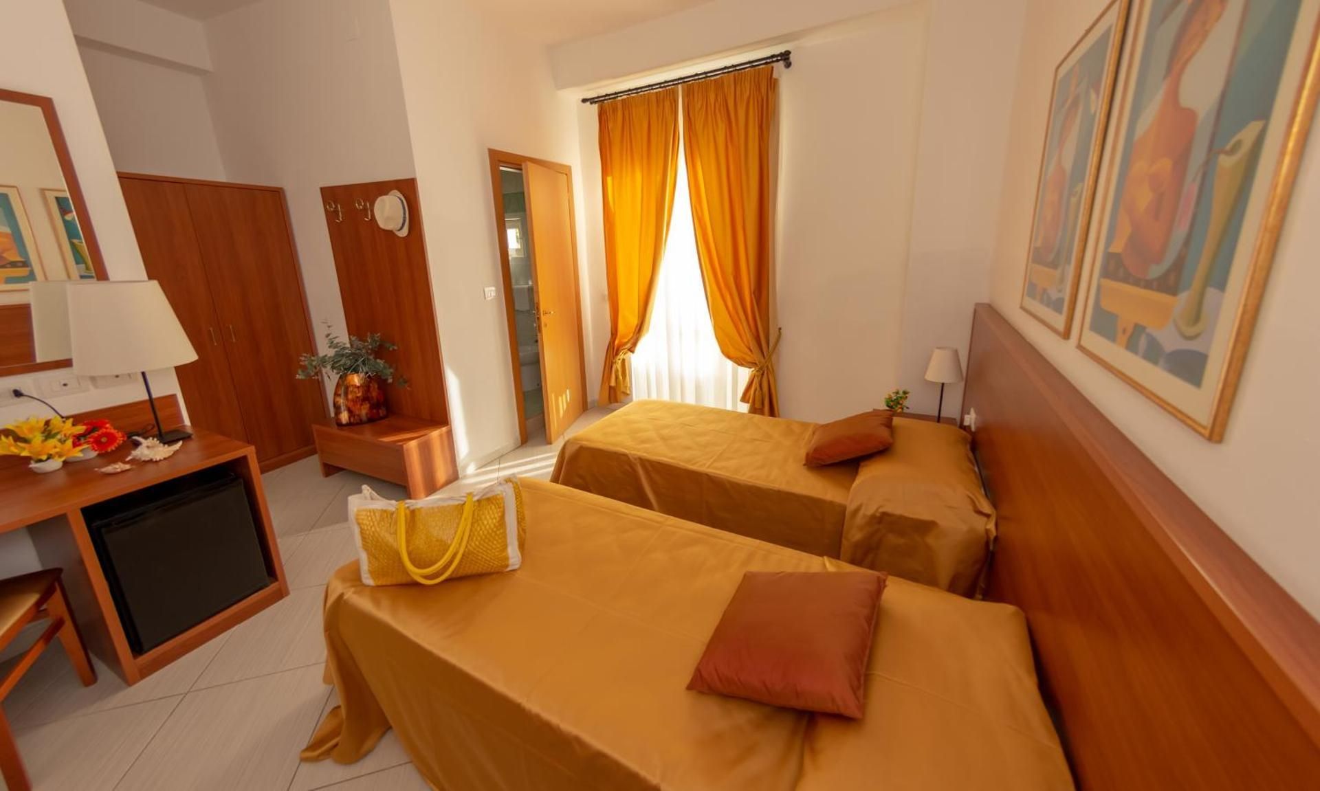 Family Room (2 Adults + 1 Child)