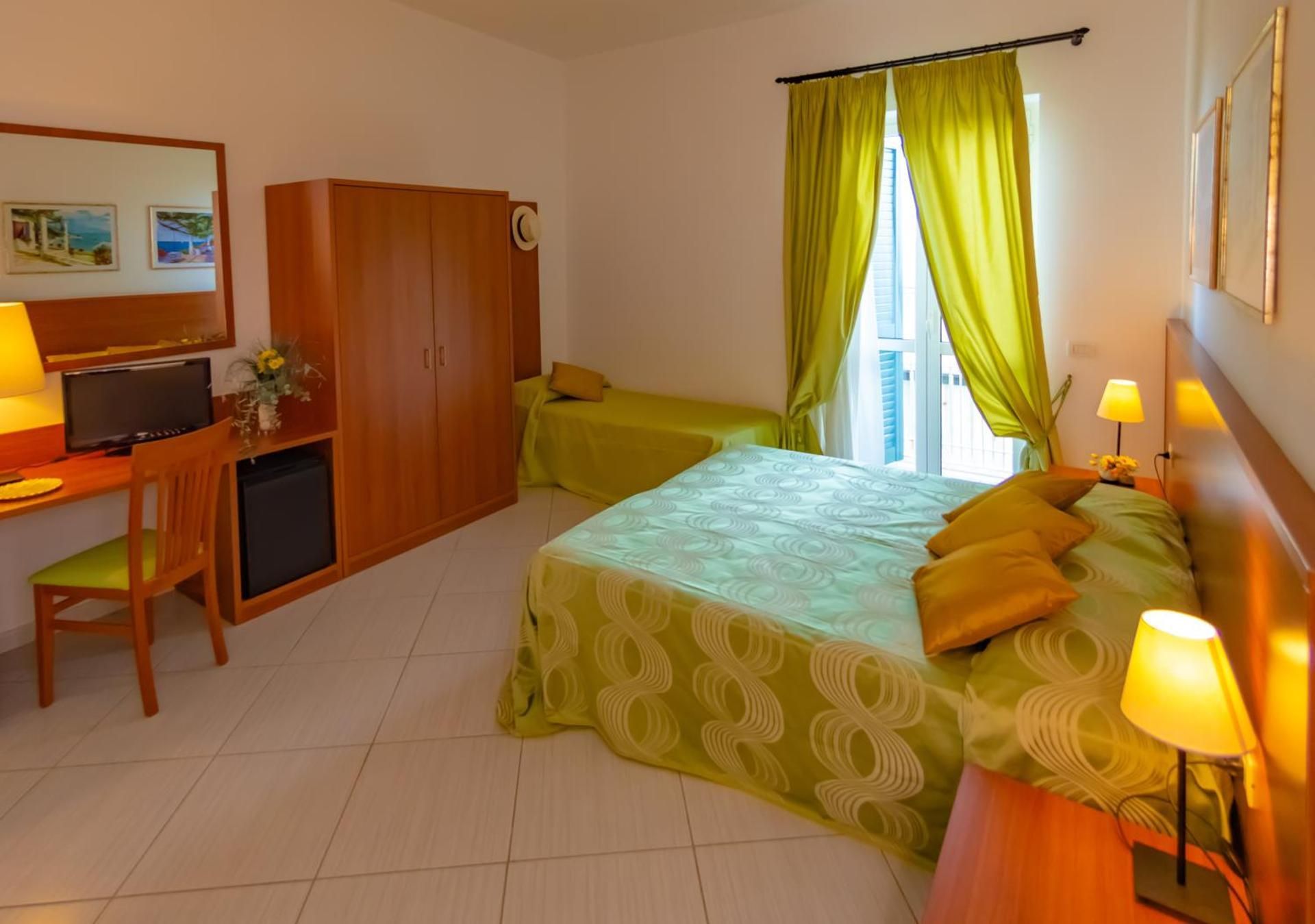 Family Room (2 Adults + 1 Child)