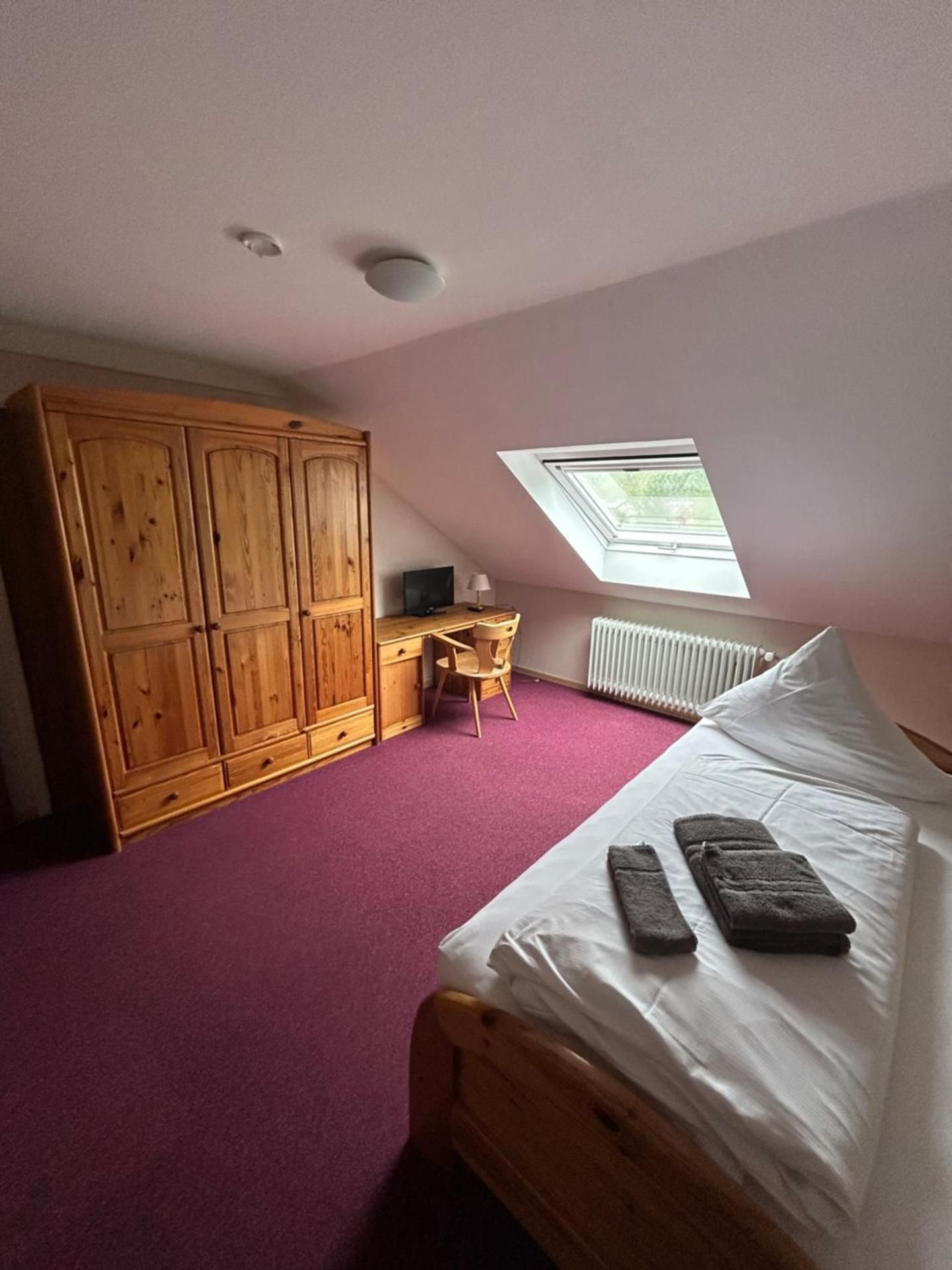 Single Room with Shared Bathroom