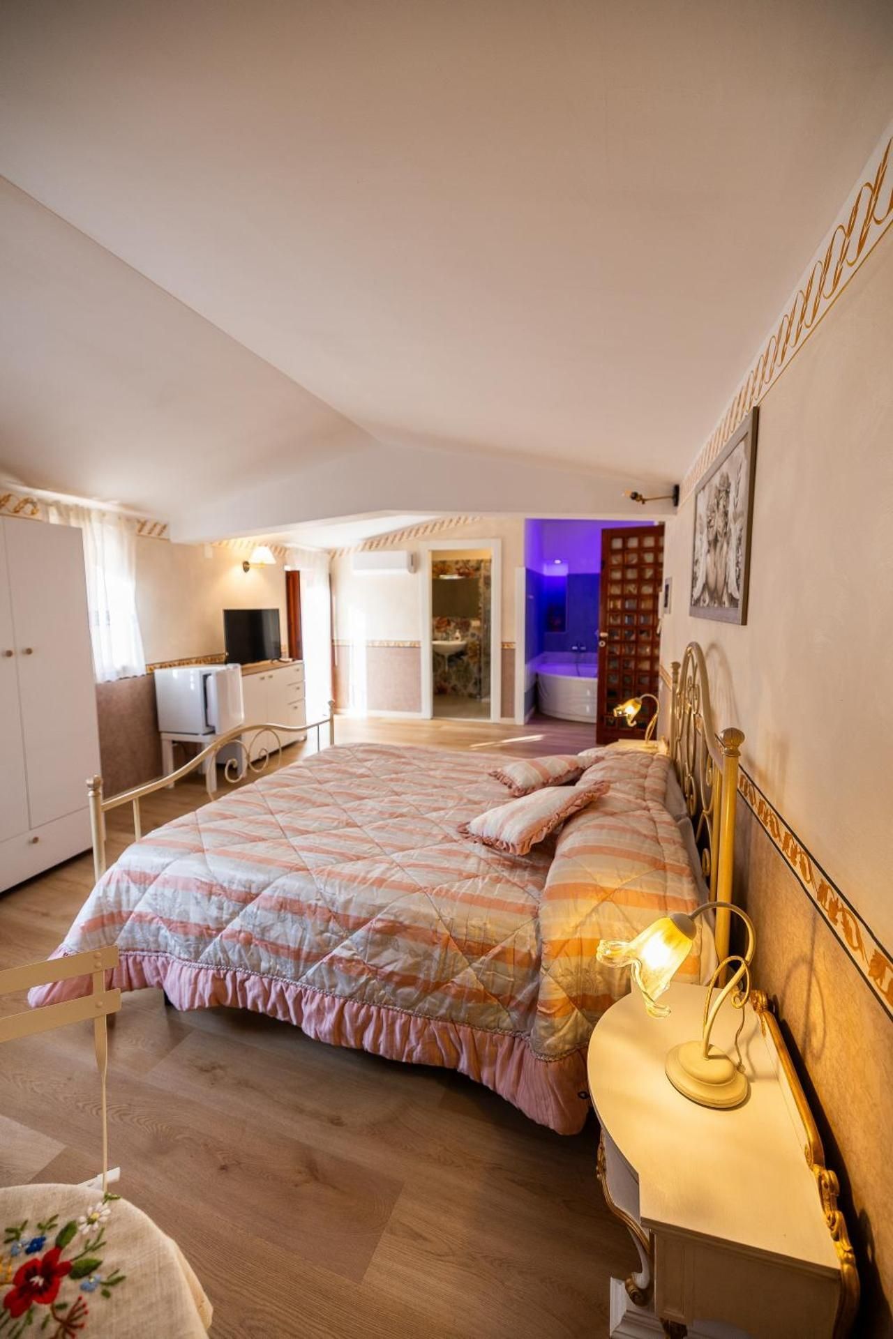 King Room with Spa Bath