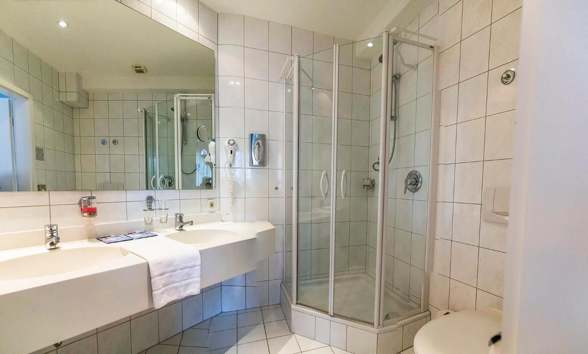Seepark Hotel am Wandlitzsee Standard Double Suite 3