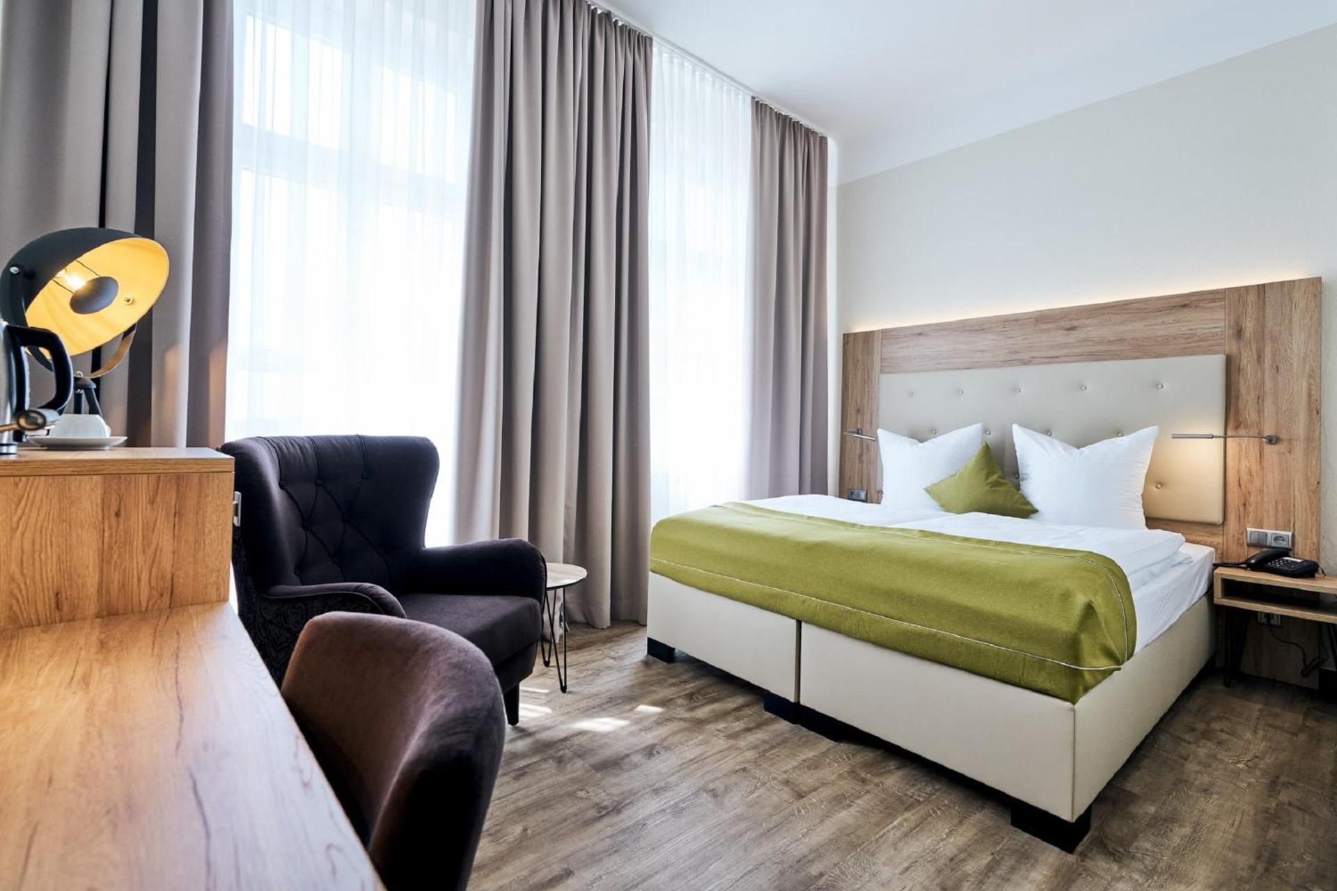 Double Room (1 Adult)
