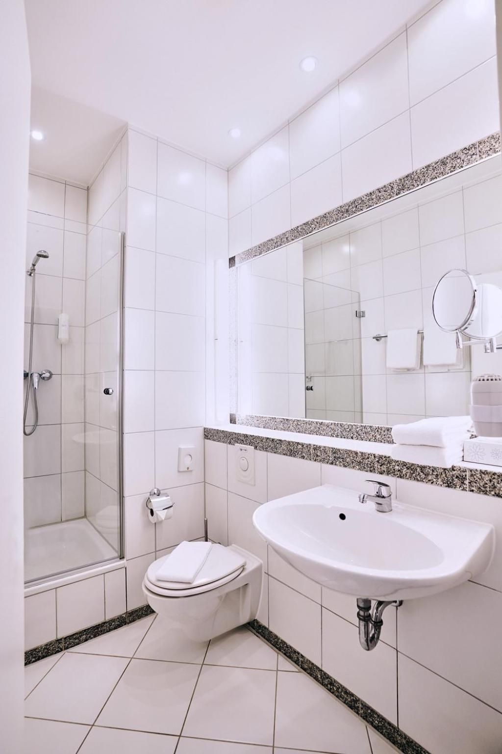 Double Room (1 Adult)