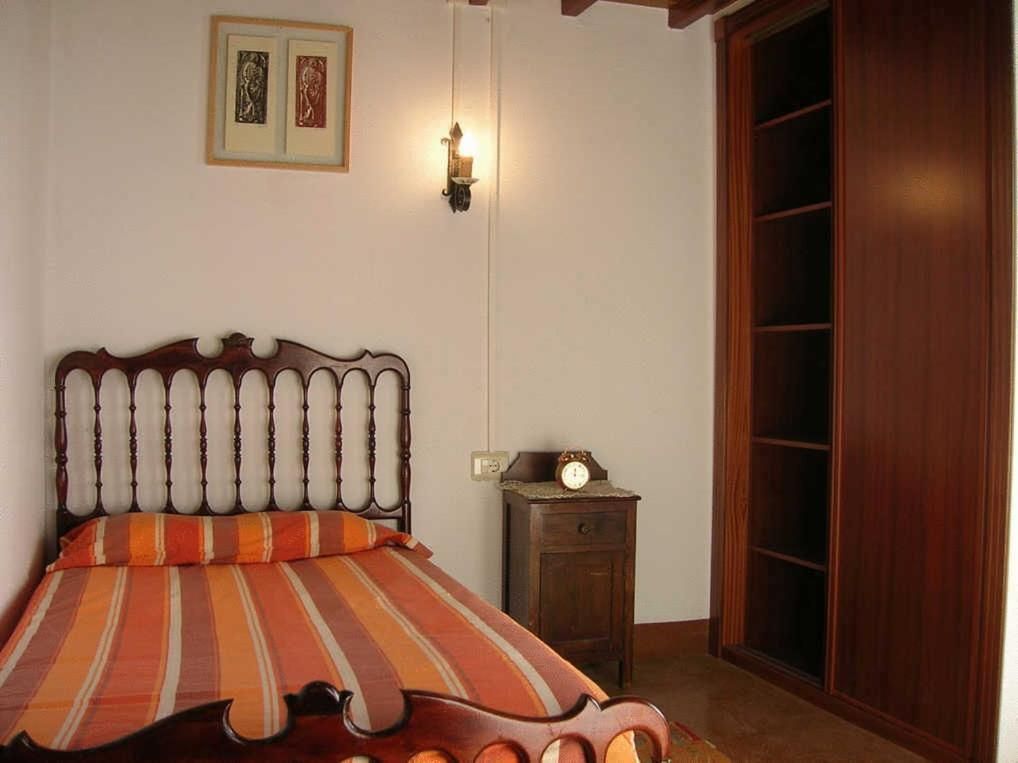 Standard Single Room with Shared Bathroom