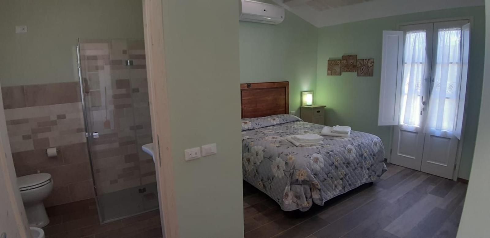 Agriturismo Pretenzano King Room with Roll-In Shower - Disability Access 2