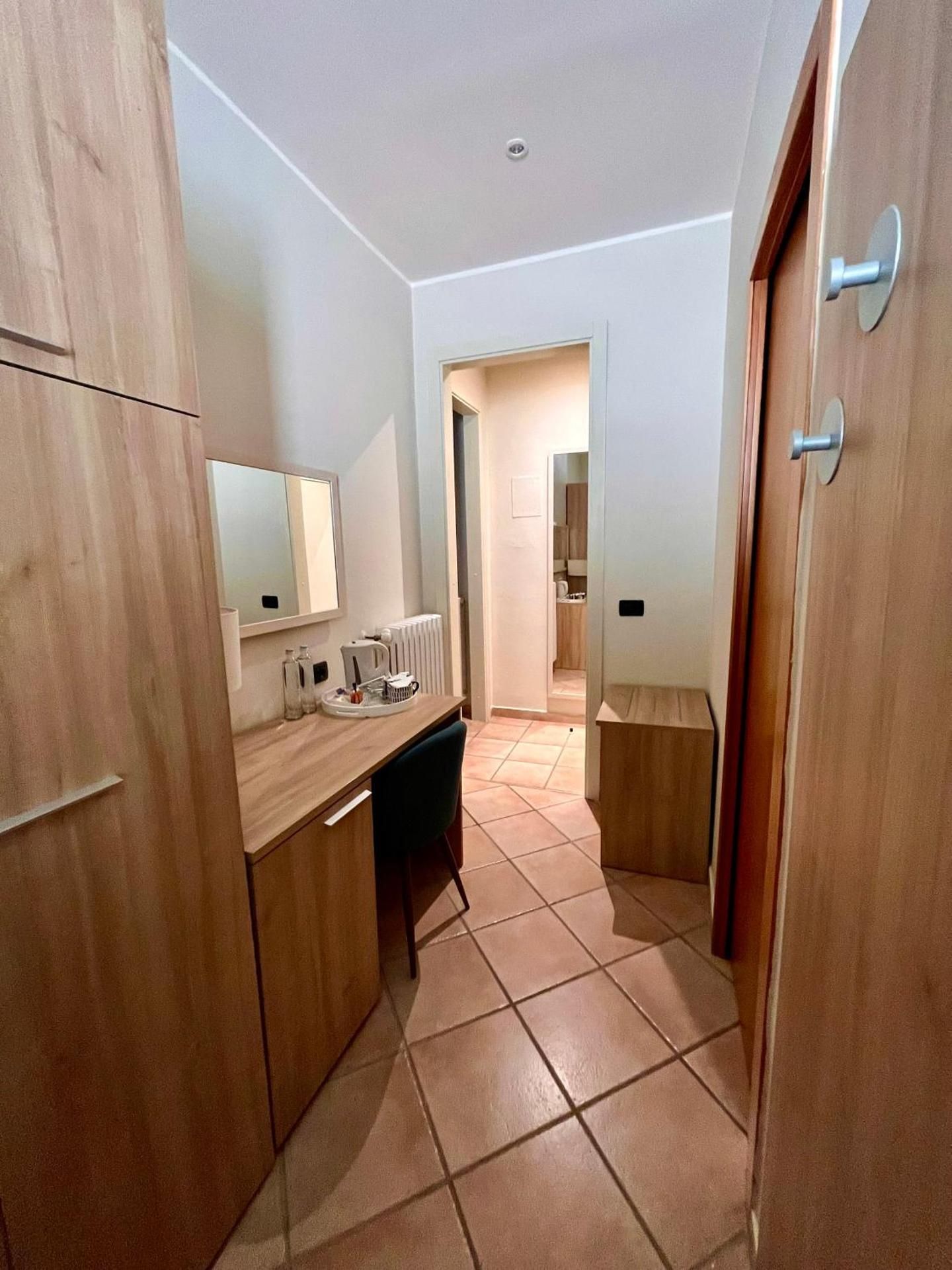 Albergo Africa Large Family Room 2