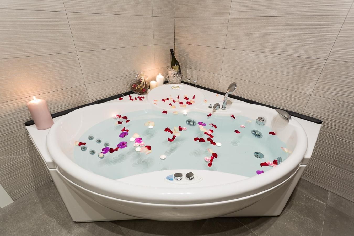 Penthouse Apartment with Jacuzzi