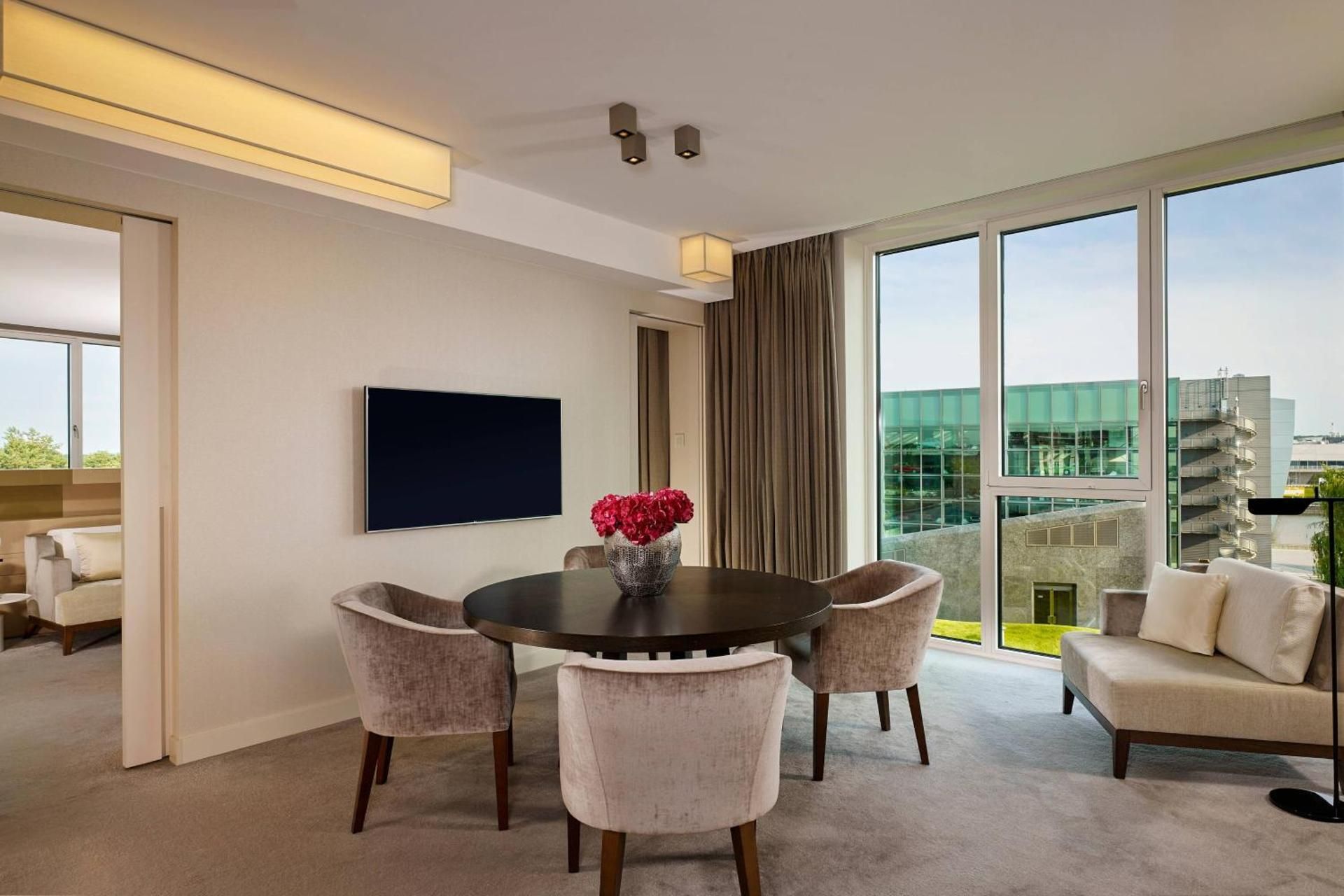 Signature King Suite