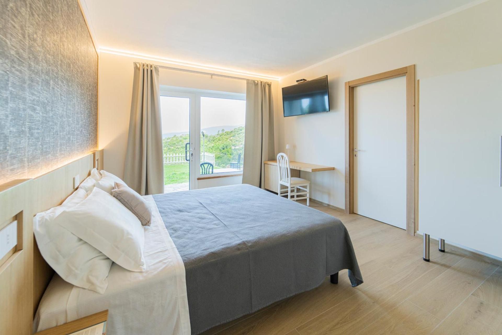 B&B Lo Zefiro Deluxe Double or Twin Room with Sea View 2