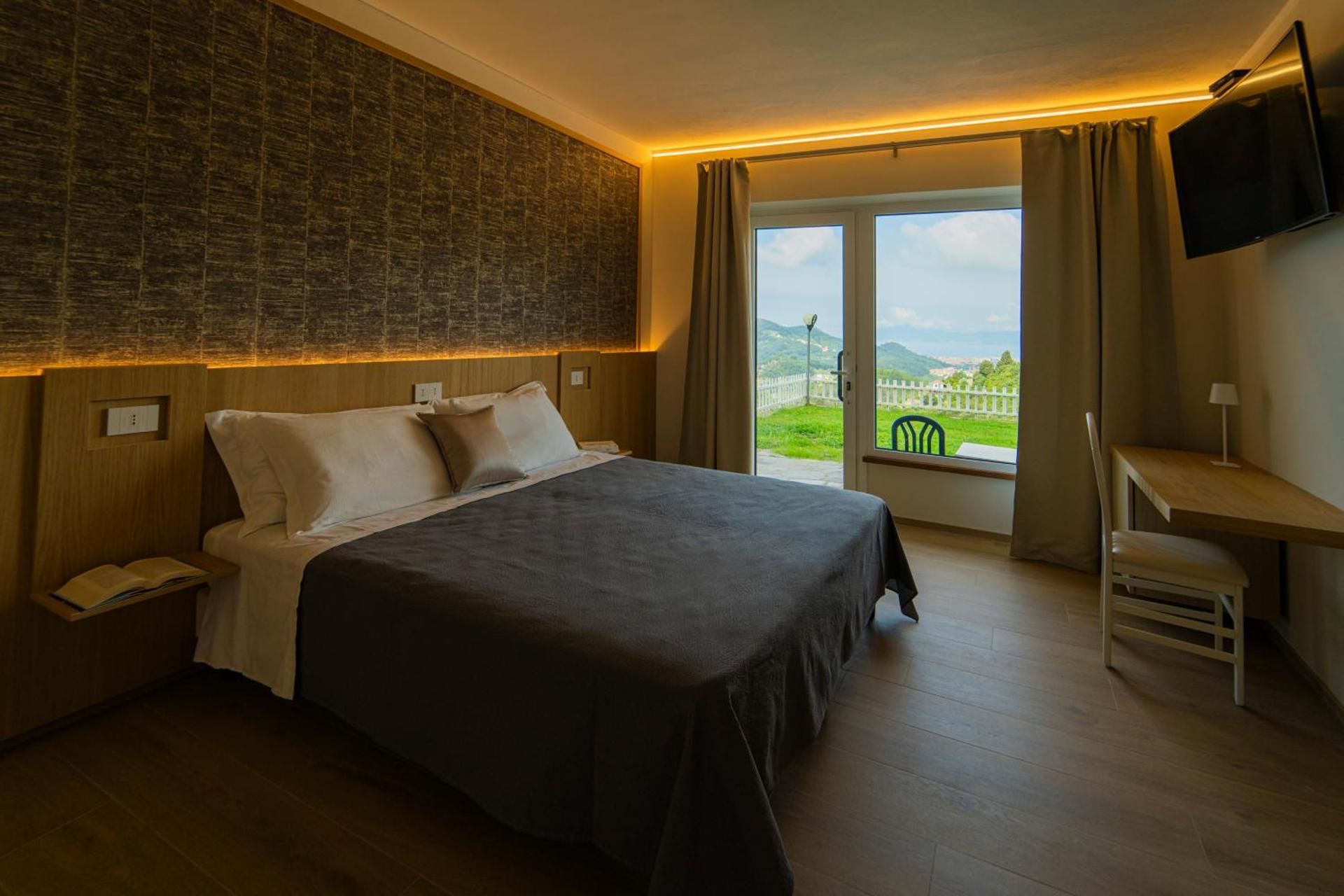 B&B Lo Zefiro Deluxe Double or Twin Room with Sea View