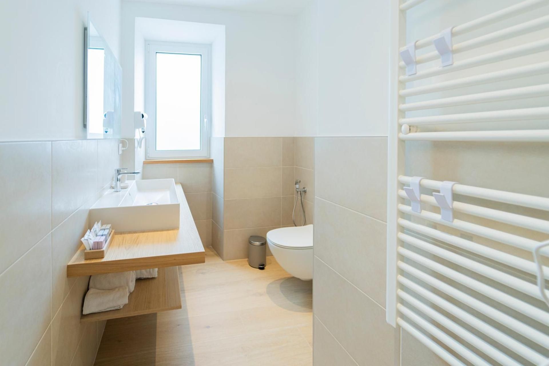 B&B Lo Zefiro Double or Twin Room with Private Bathroom 3