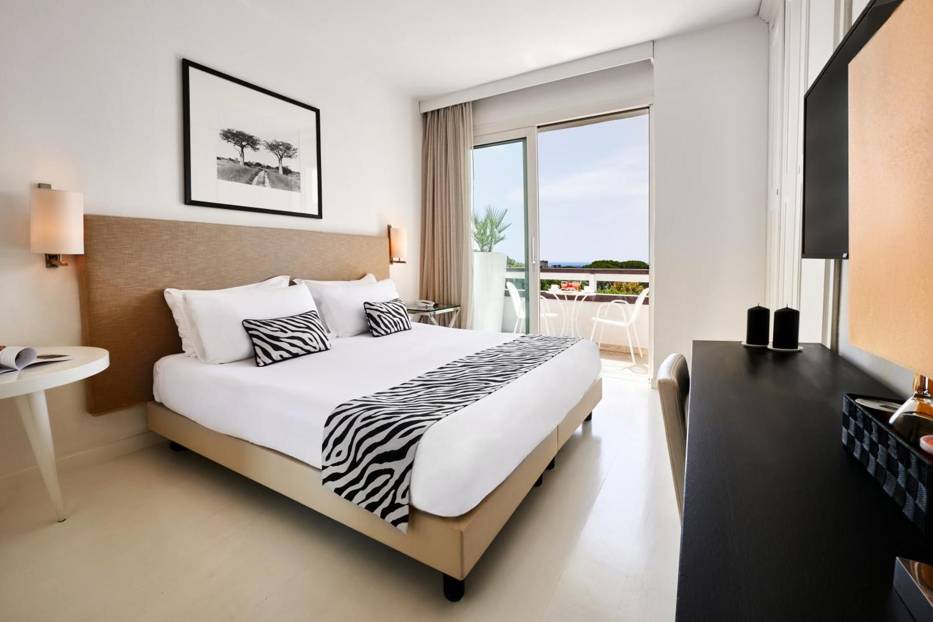 Economy Room