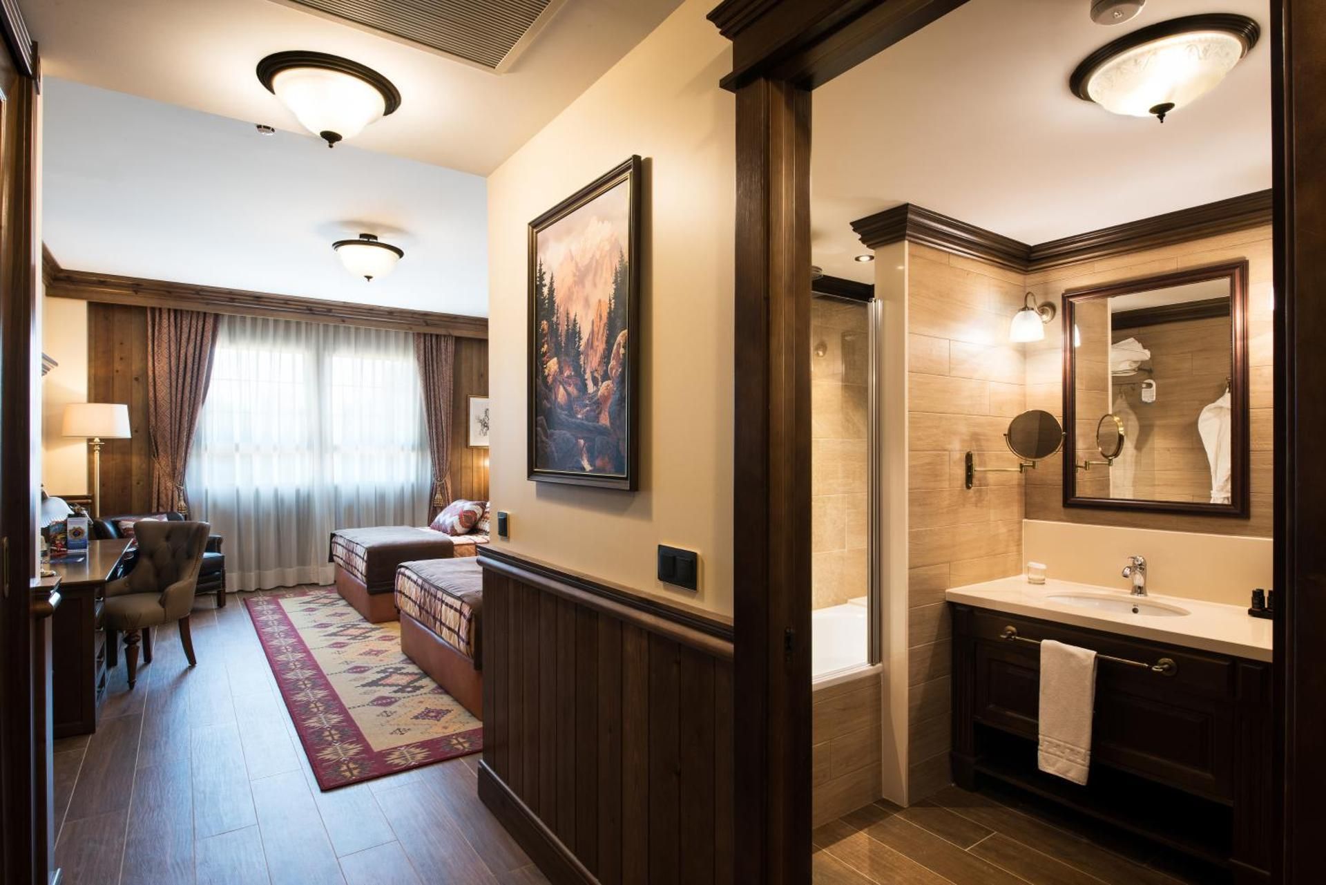 Deluxe Room with Access to PortAventura Park (4 adults) + 1 access to Ferrari Land