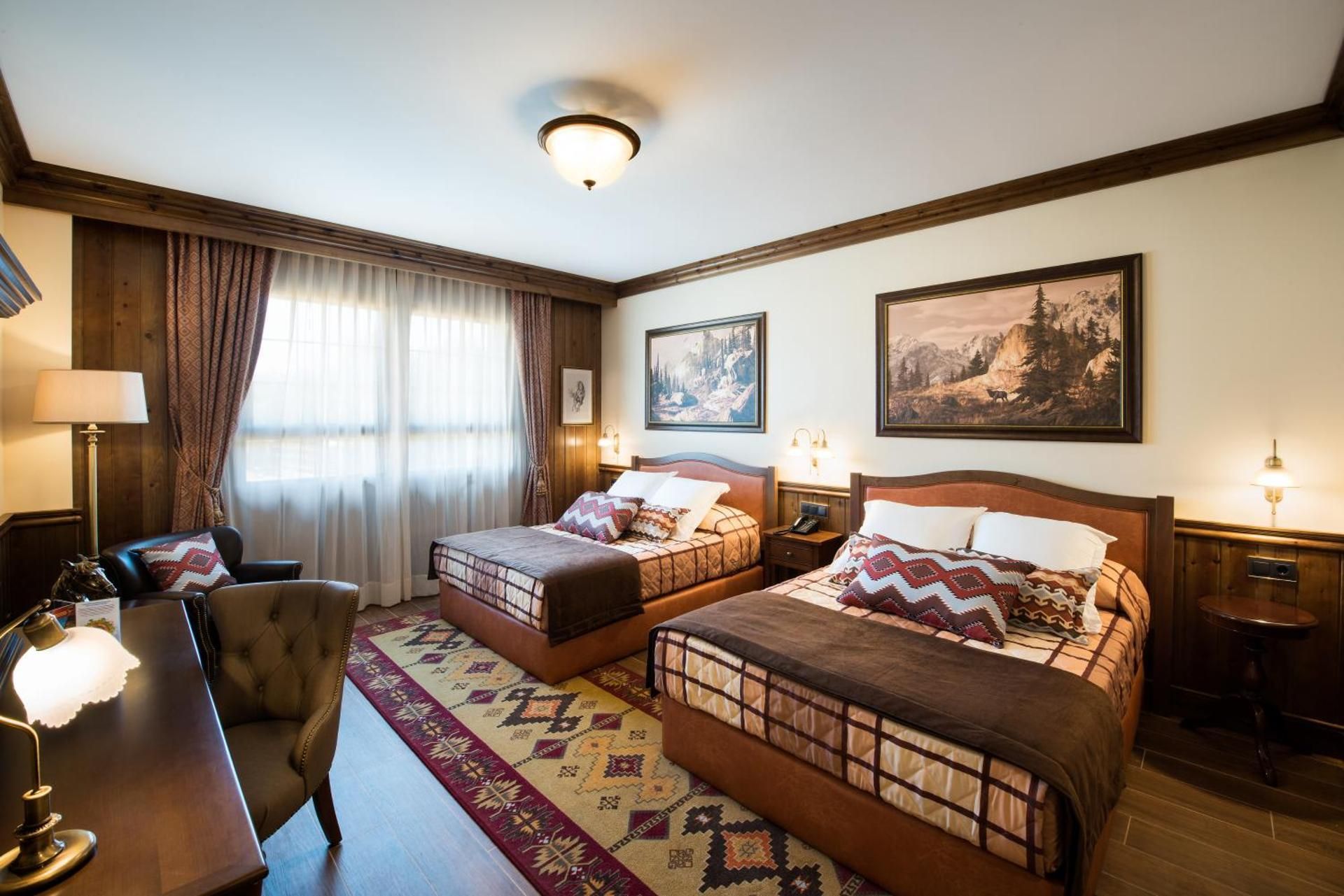 Deluxe Room with Access to PortAventura Park (4 adults) + 1 access to Ferrari Land