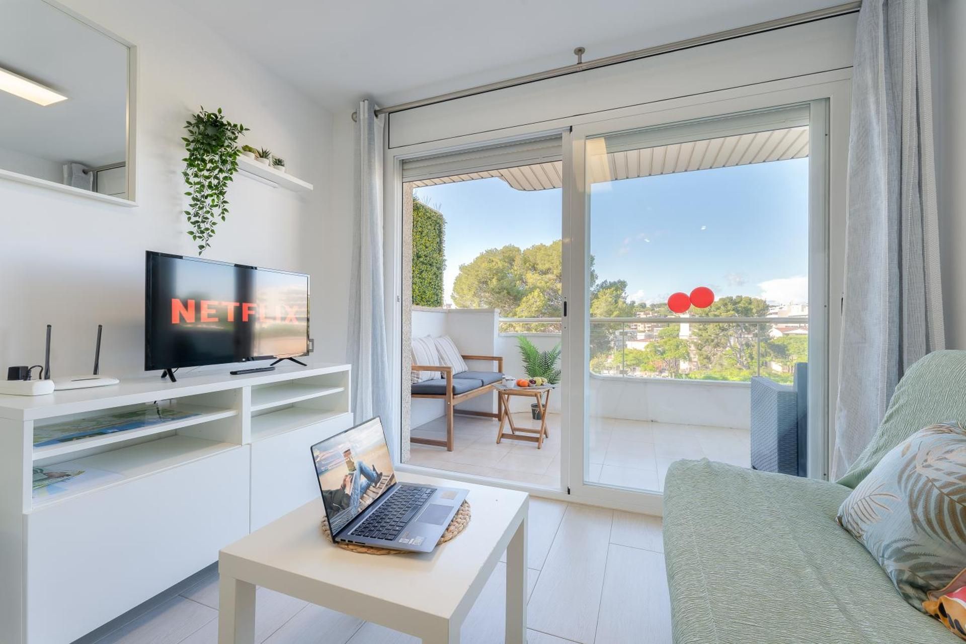 Arquus Little Hawaii One-Bedroom Apartment 2