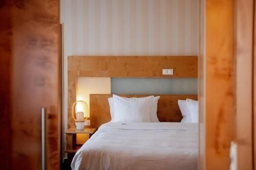 Twin bed room