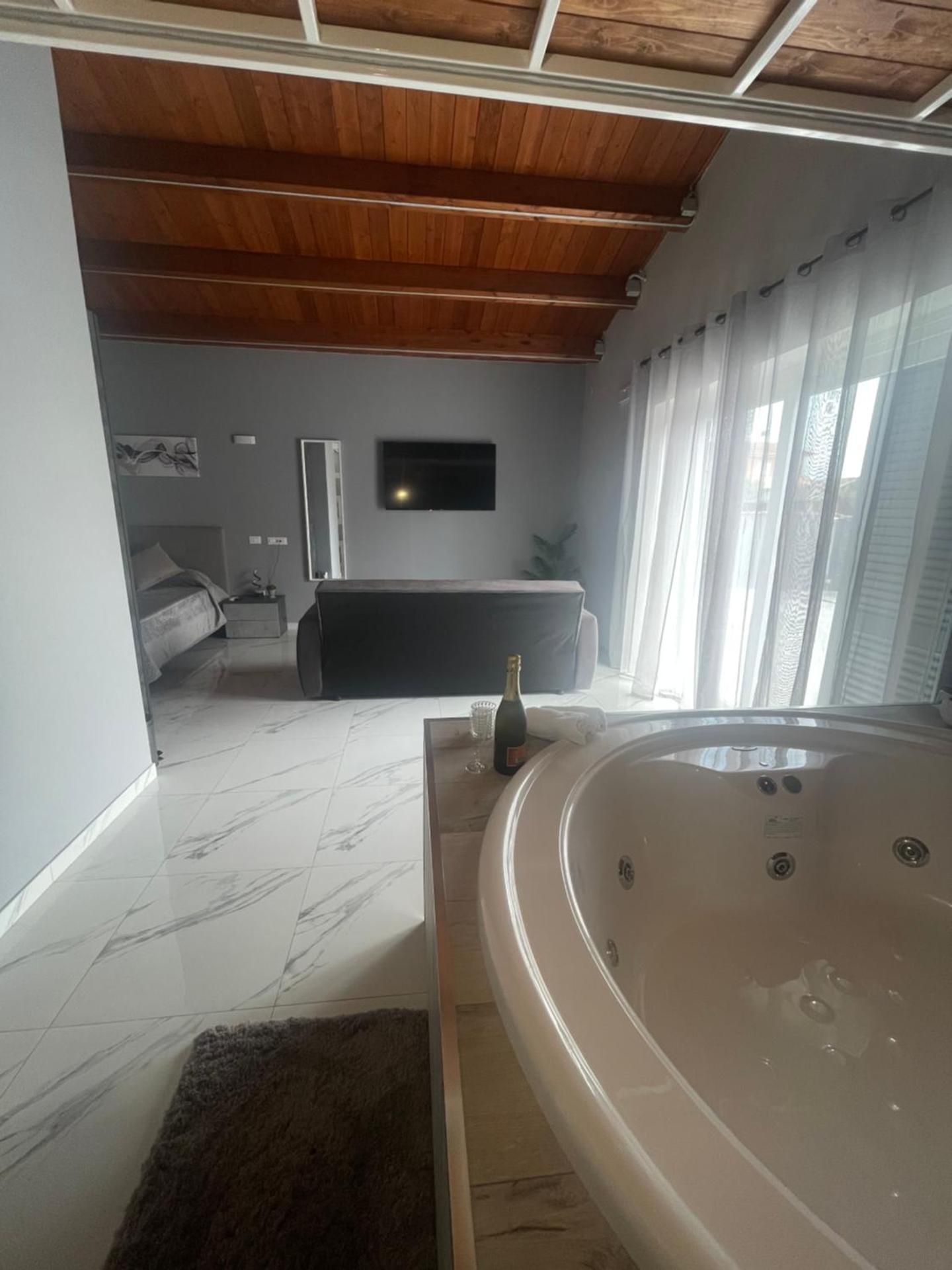 Deluxe Suite with Spa Bath