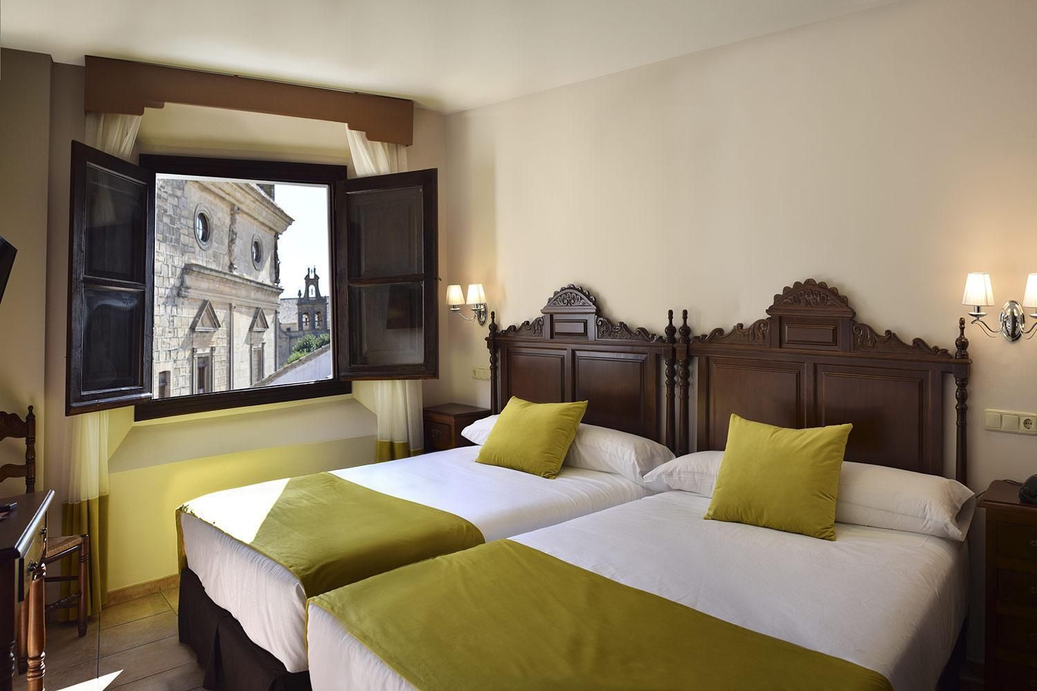 Hotel Maria de Molina Family Room