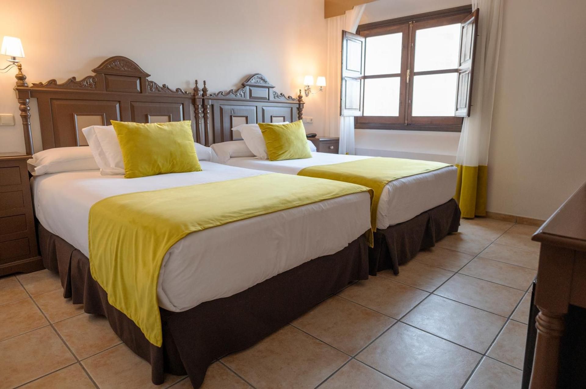 Hotel Maria de Molina Family Room 3