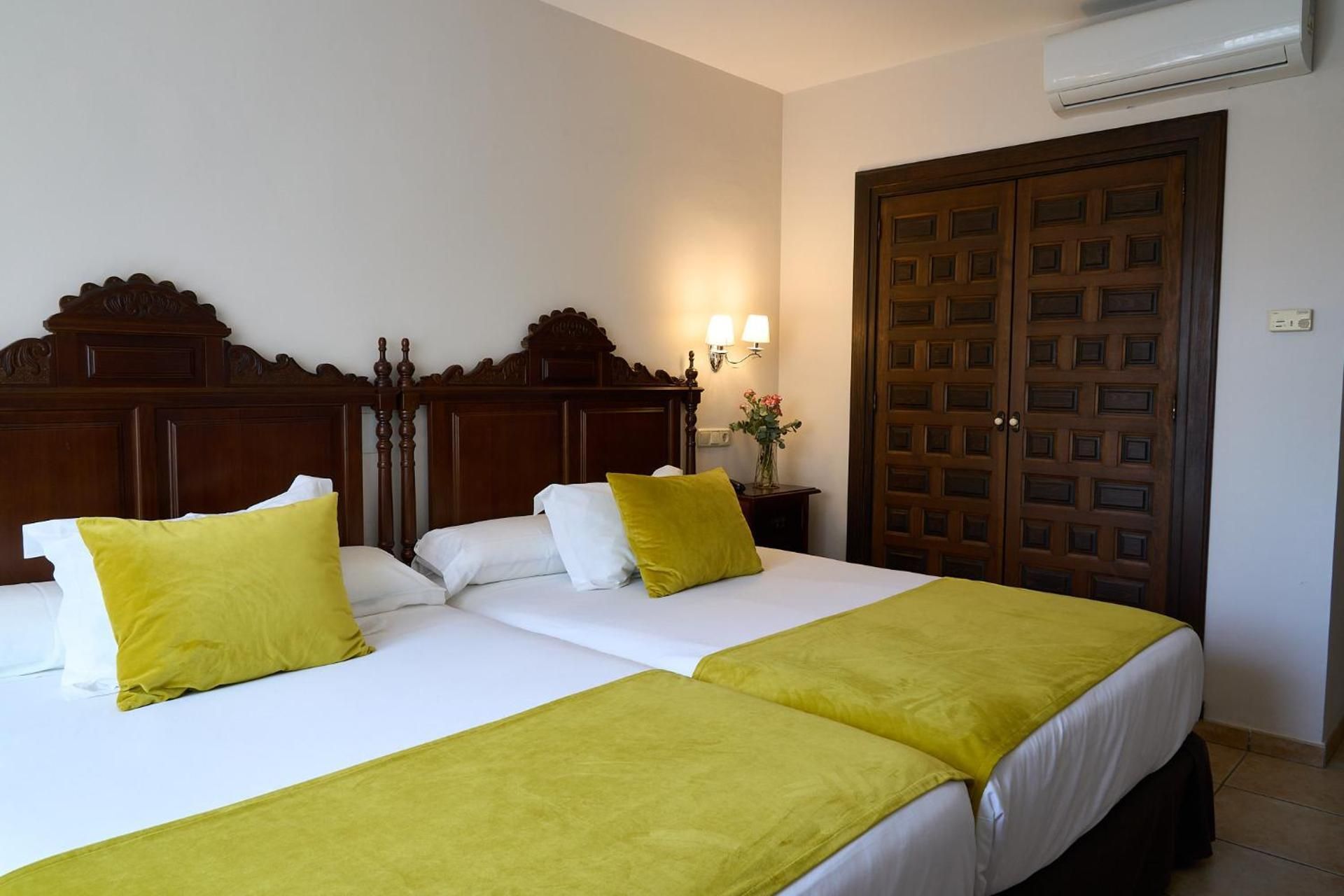 Hotel Maria de Molina Family Room 2