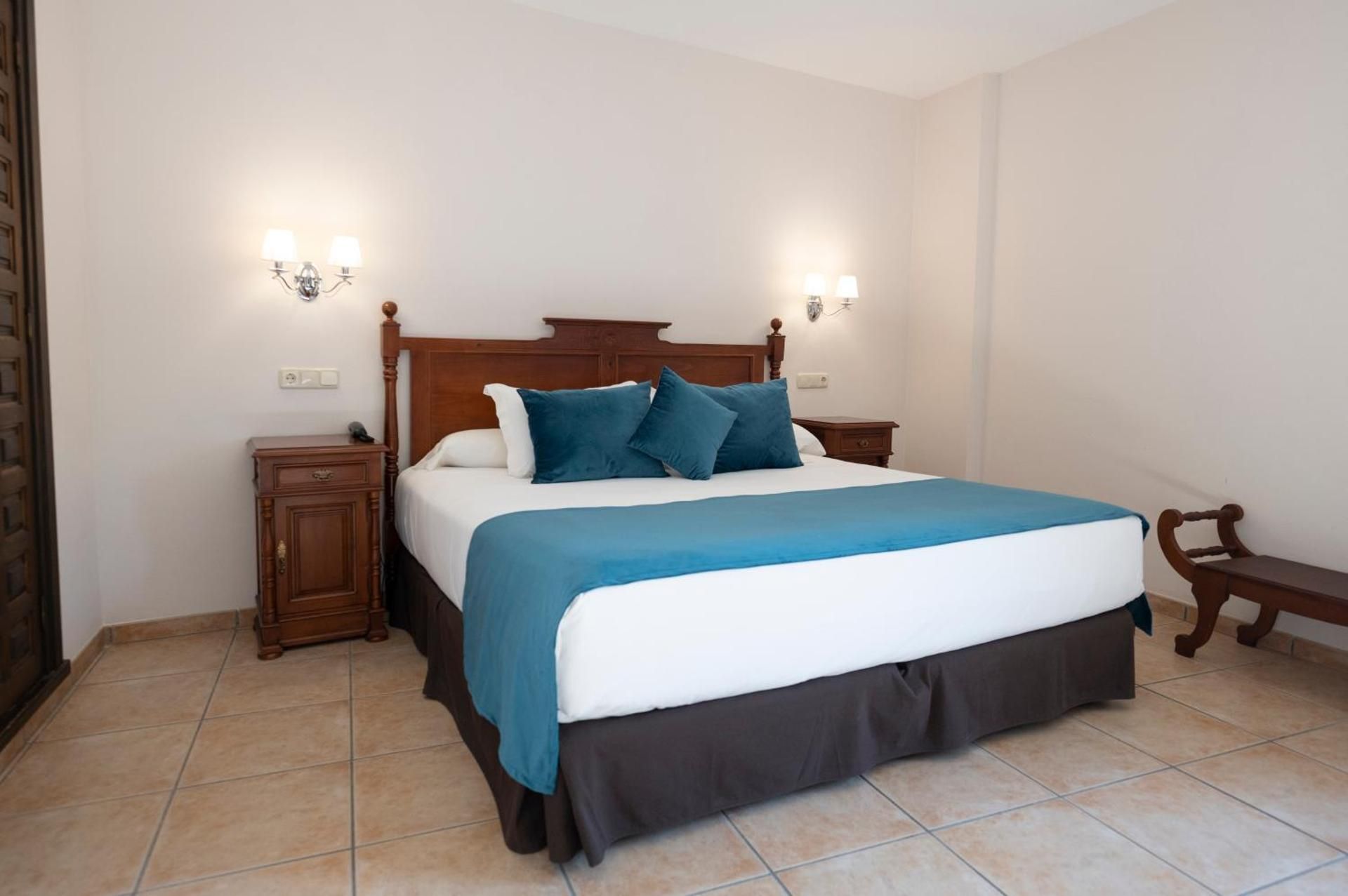 Hotel Maria de Molina Superior Double Room with View 2