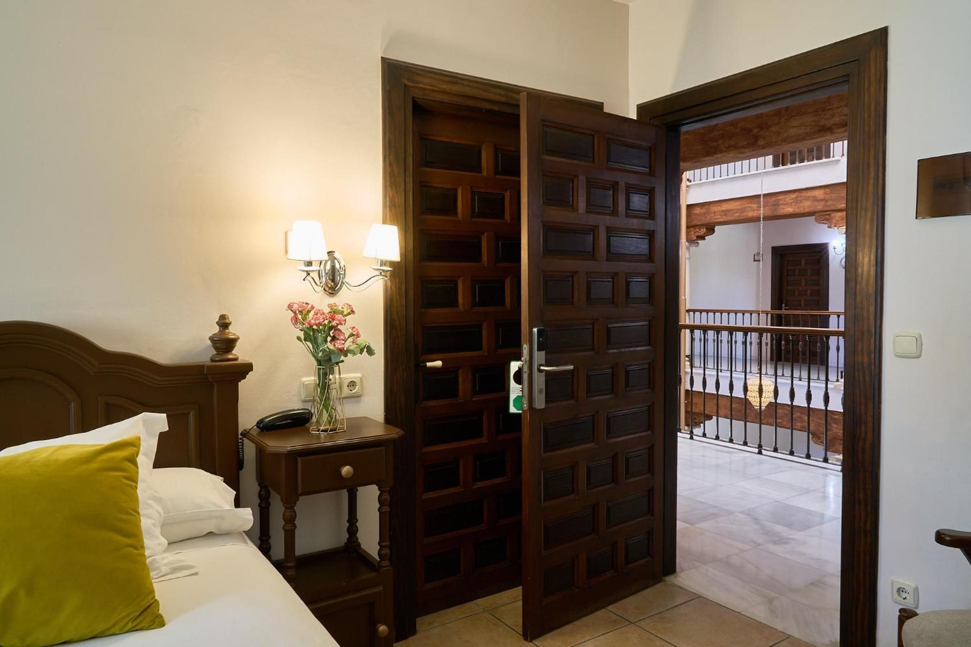 Hotel Maria de Molina Twin Room 3