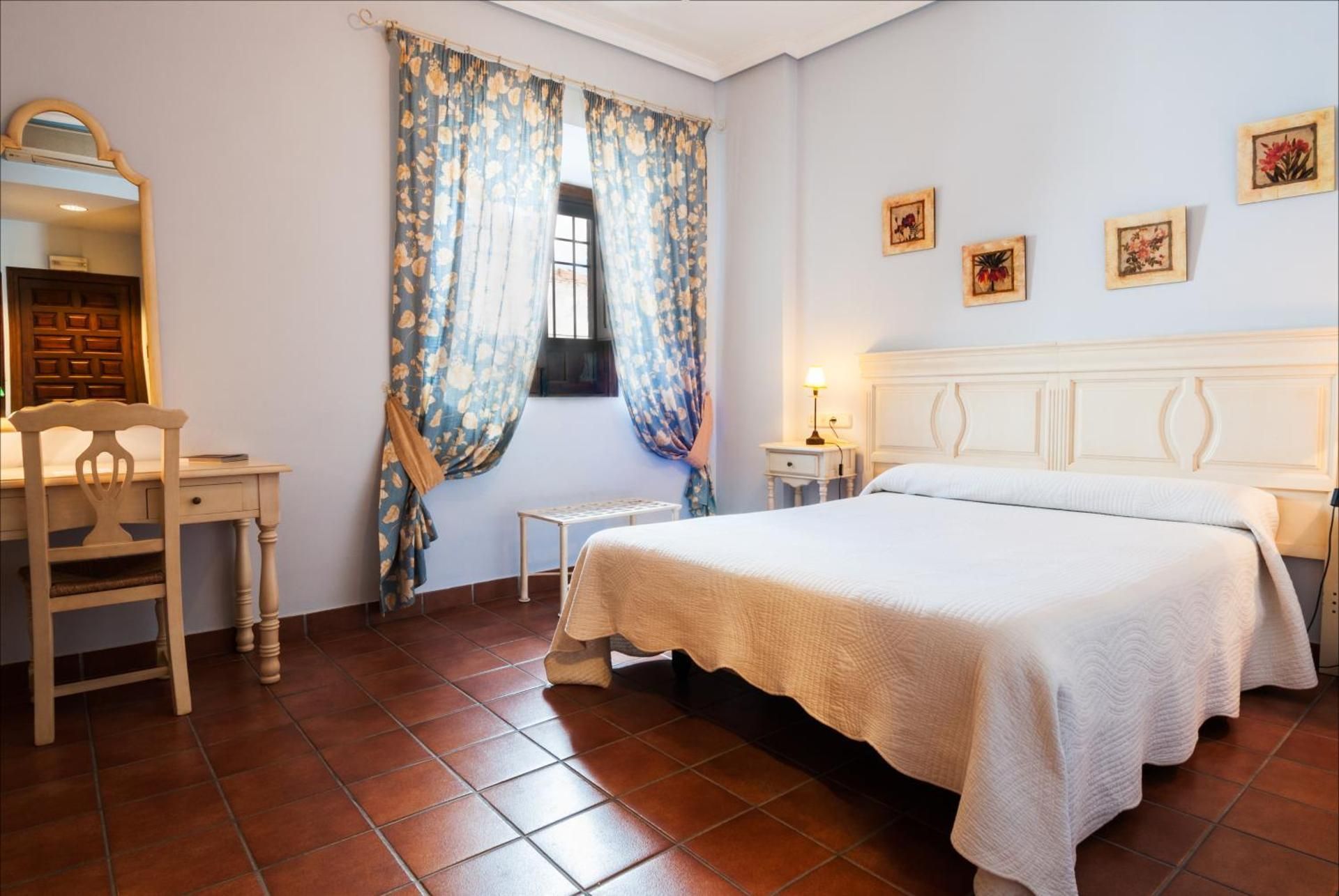 Palacio las Manillas Standard Double Room