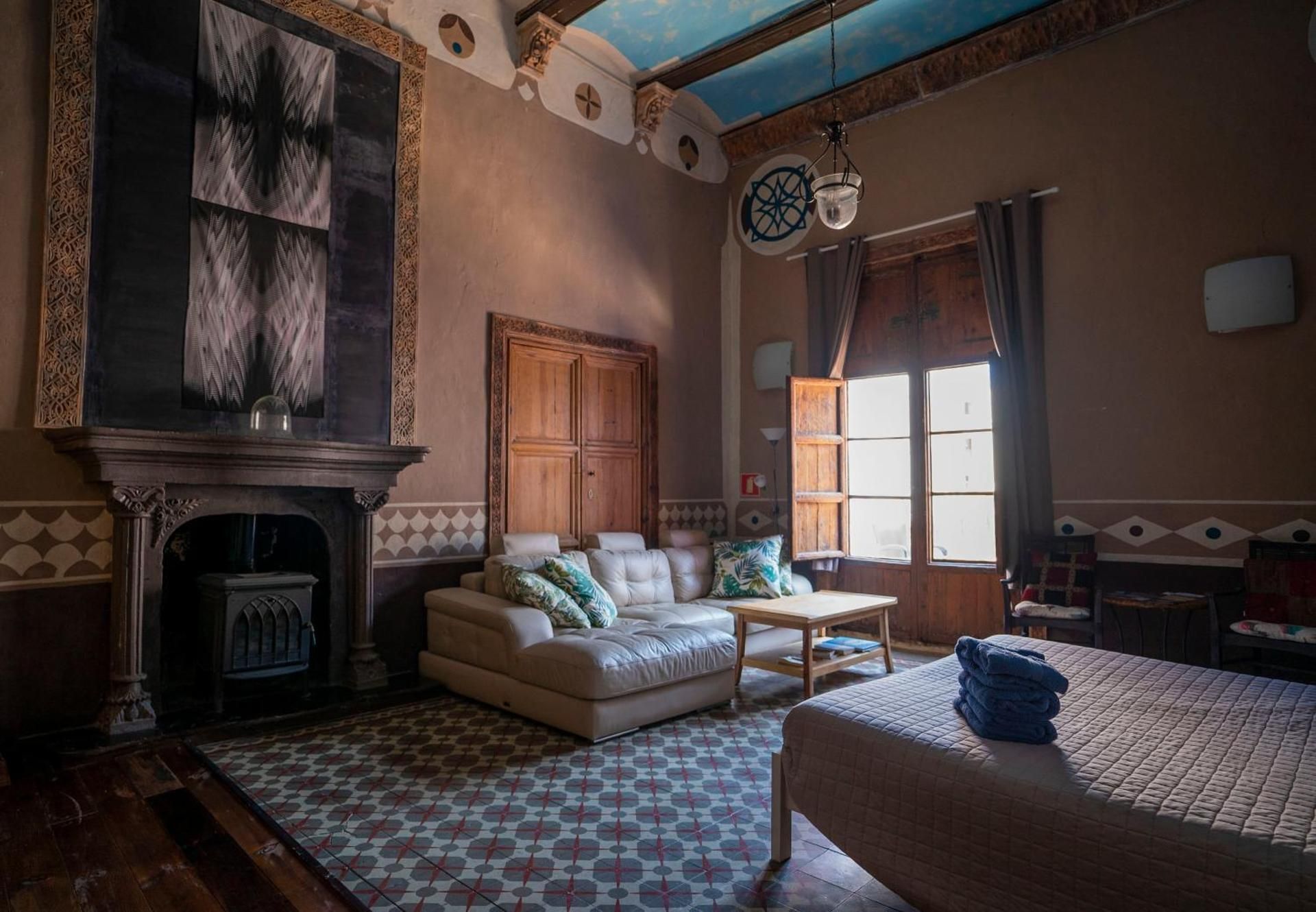 One-Bedroom Apartment with Old Town View