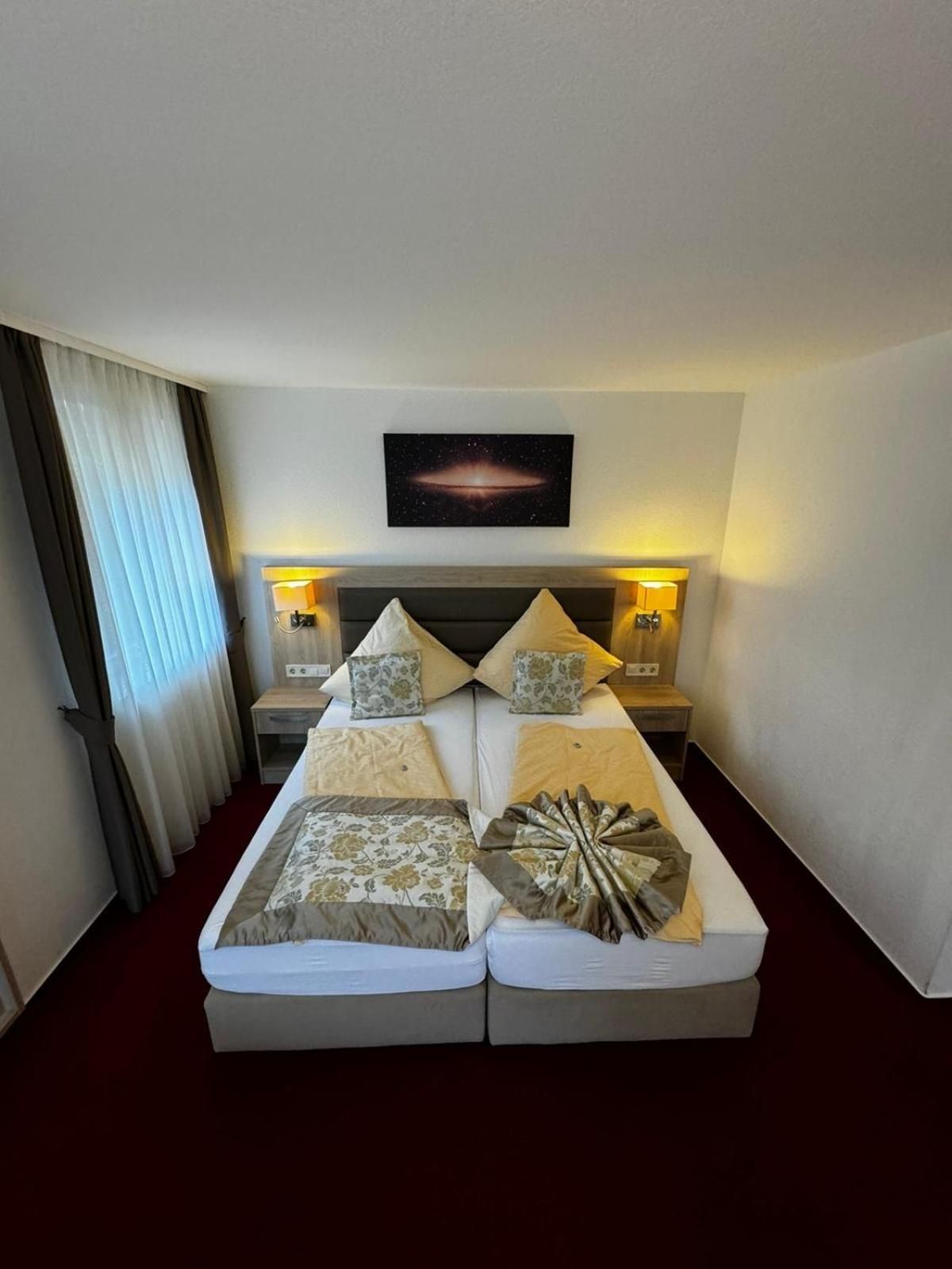 Deluxe Double Room (2 Adults + 1 Child)