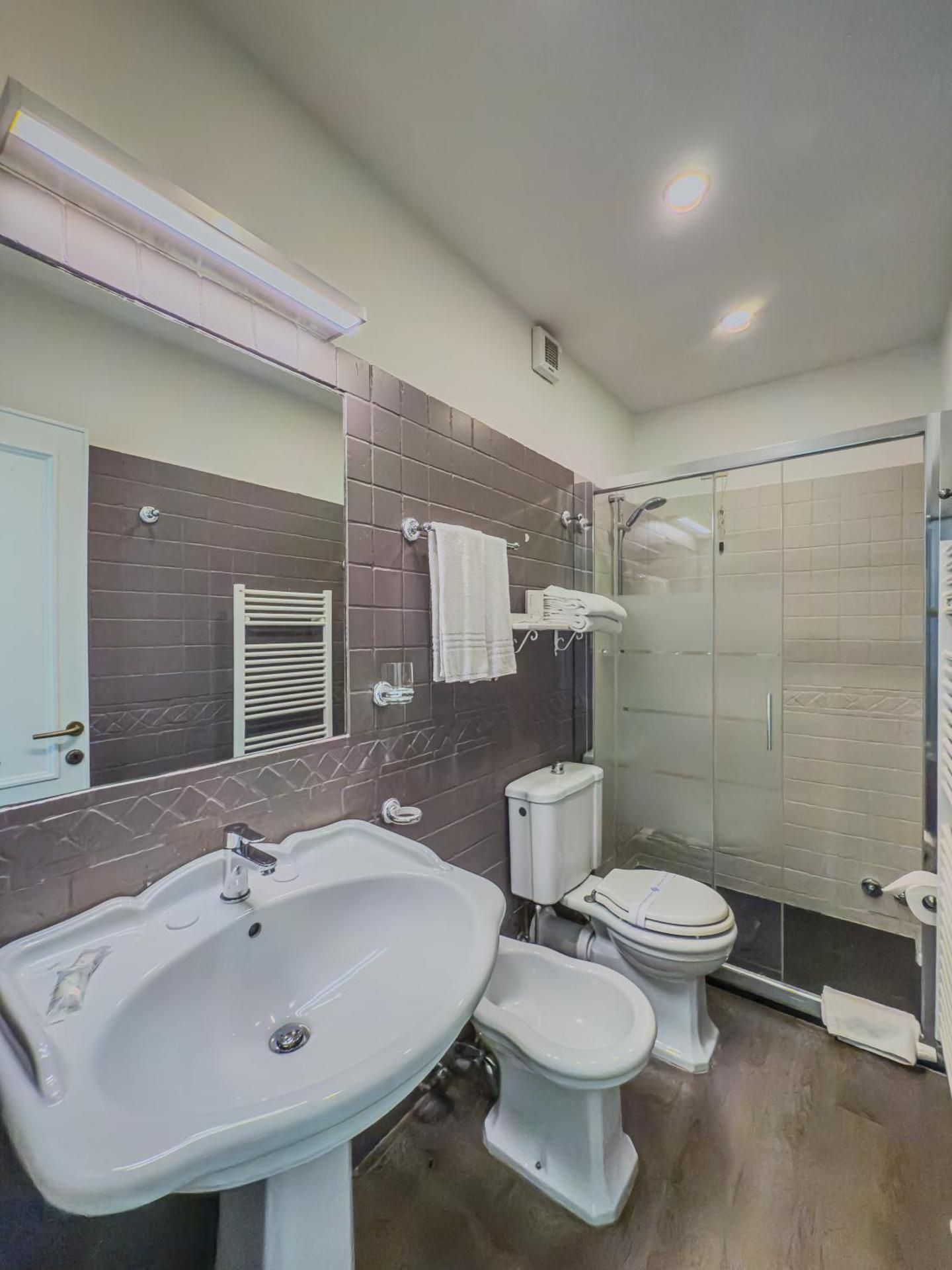 Twin Room with Private Bathroom