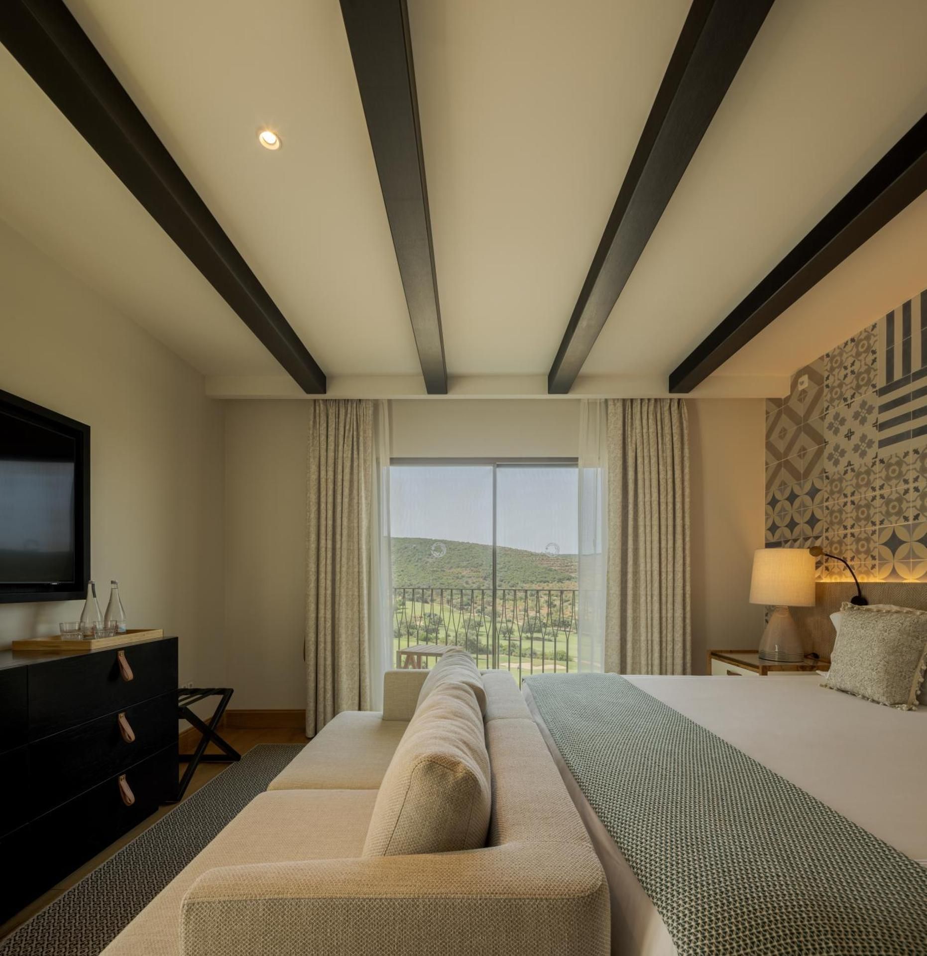 One-Bedroom Apartment with View