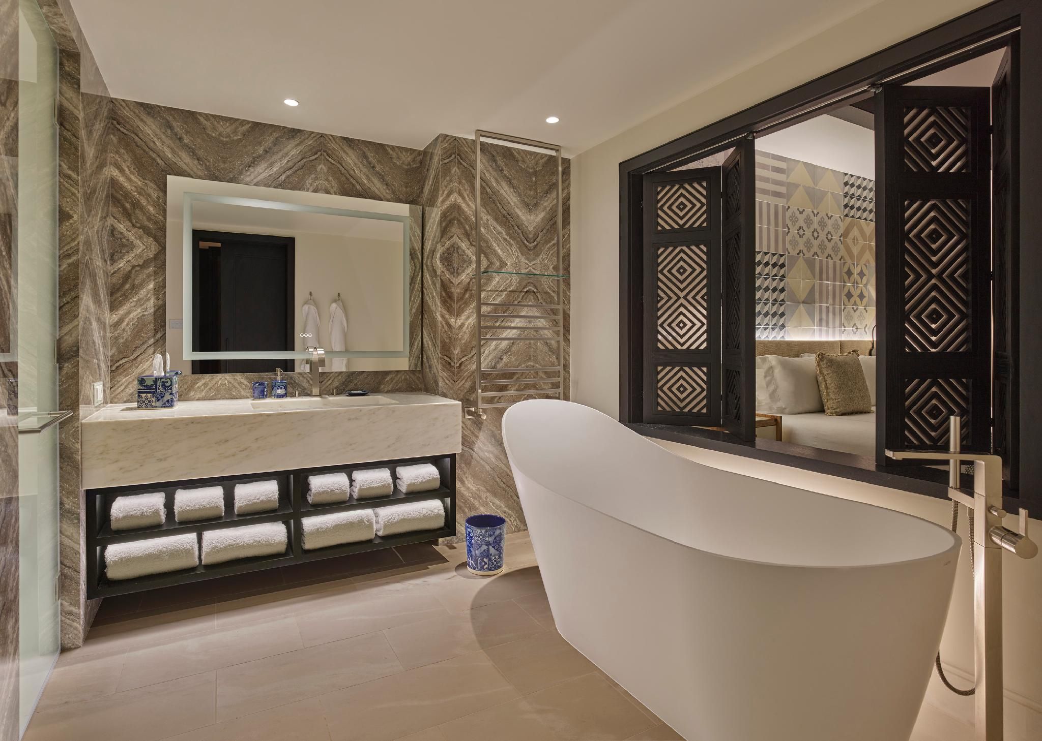 One Bed Suite-Jacuzzi-Terrace