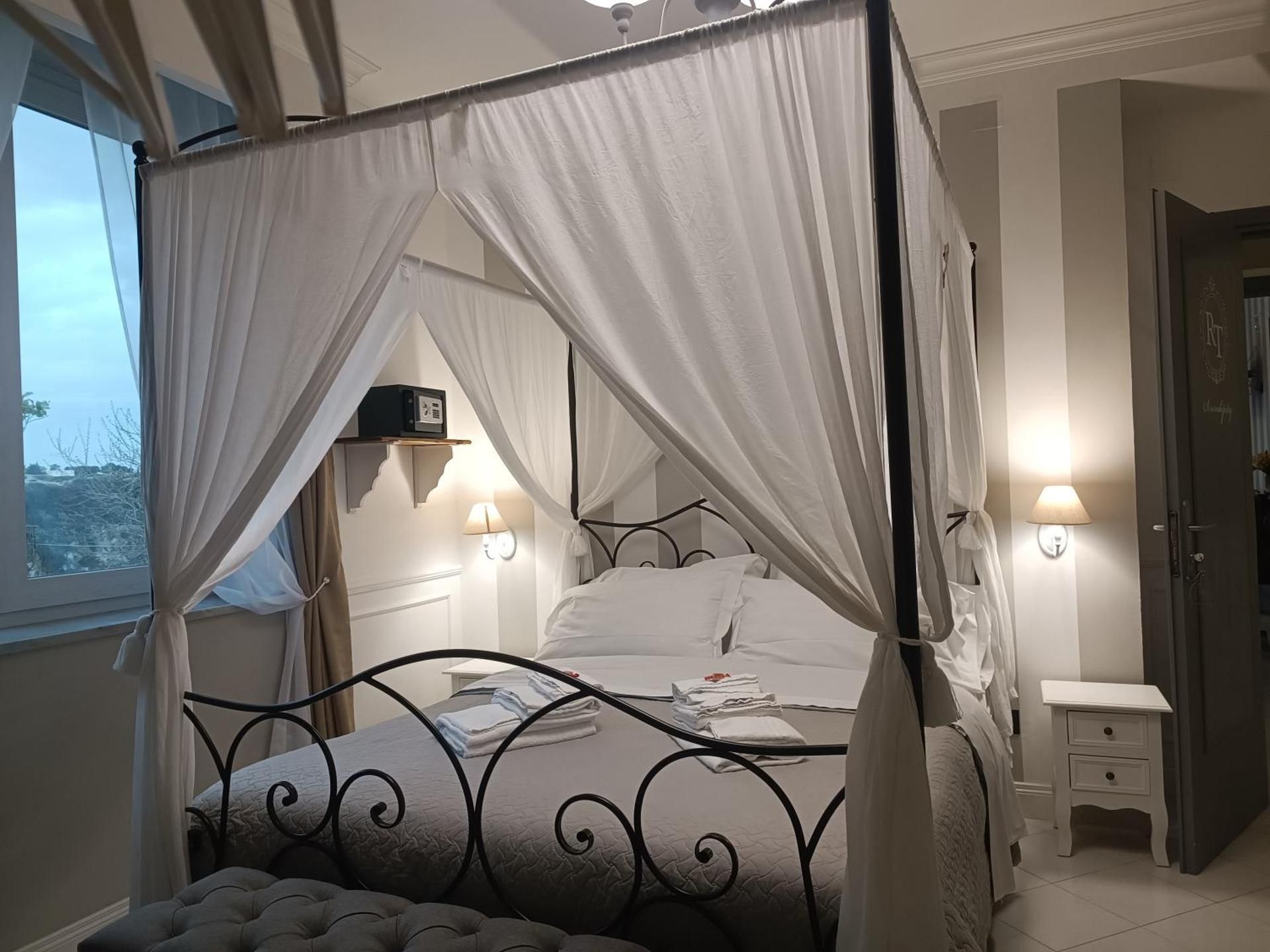 Deluxe Double Room with Shower