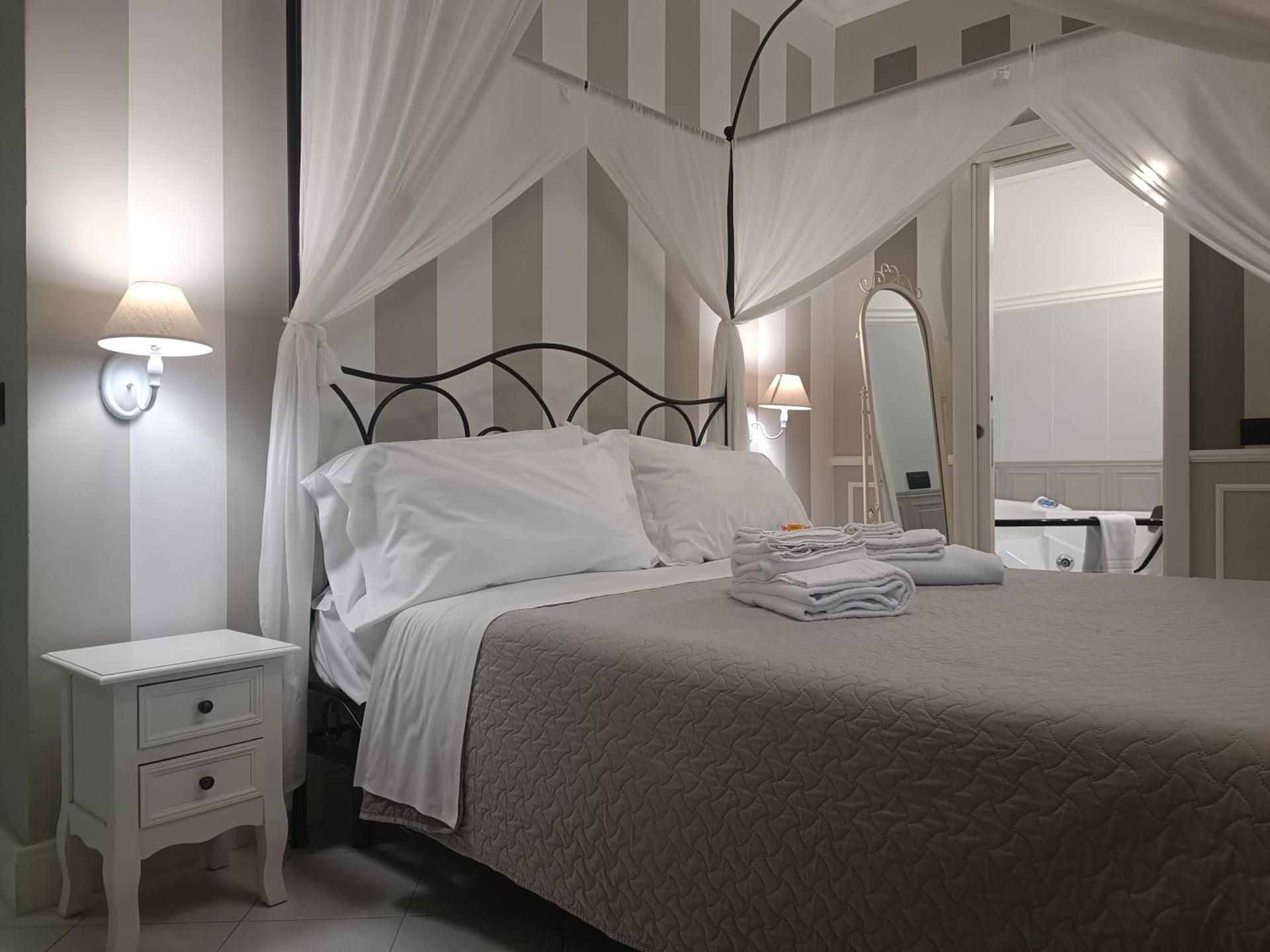 King Room with Spa Bath