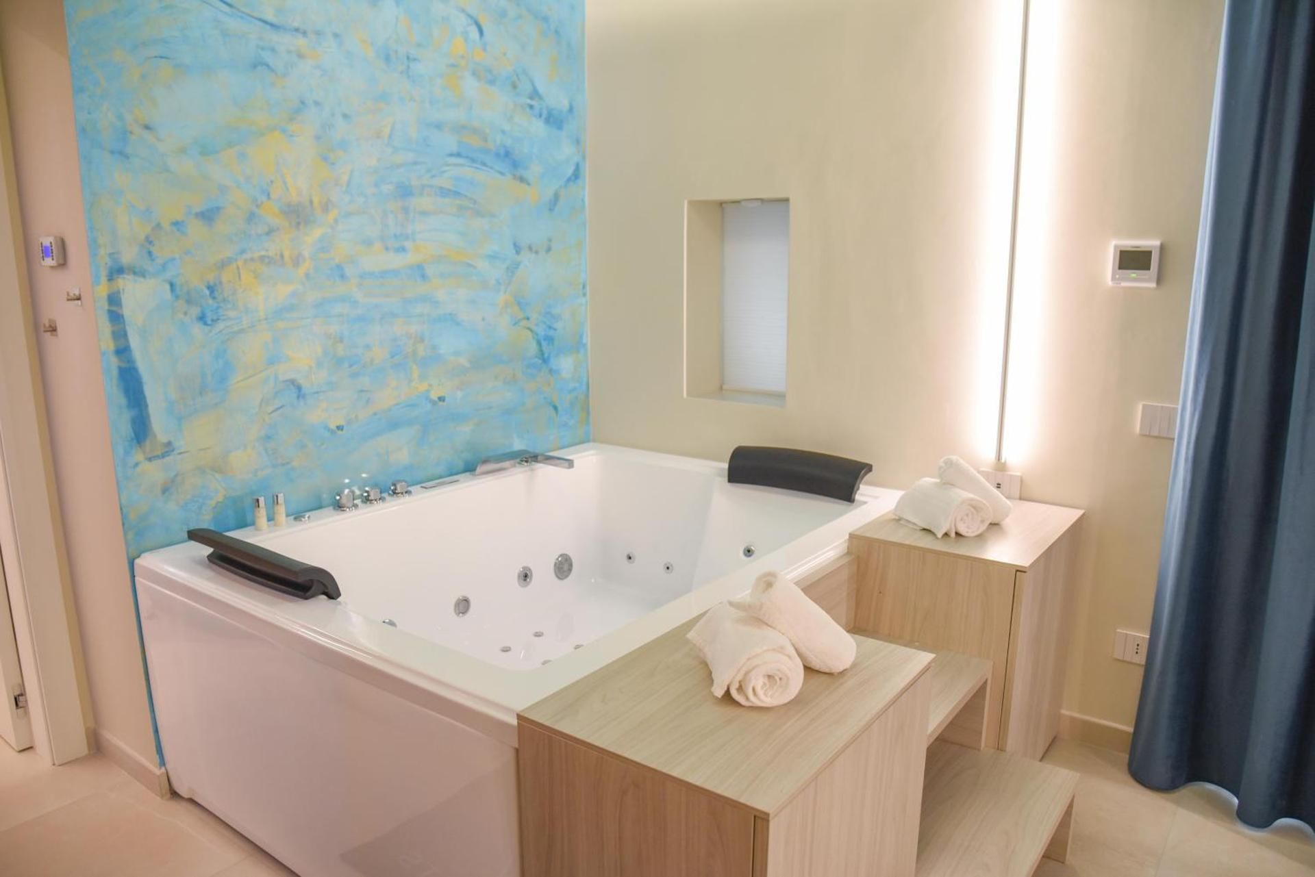 King Room with Spa Bath