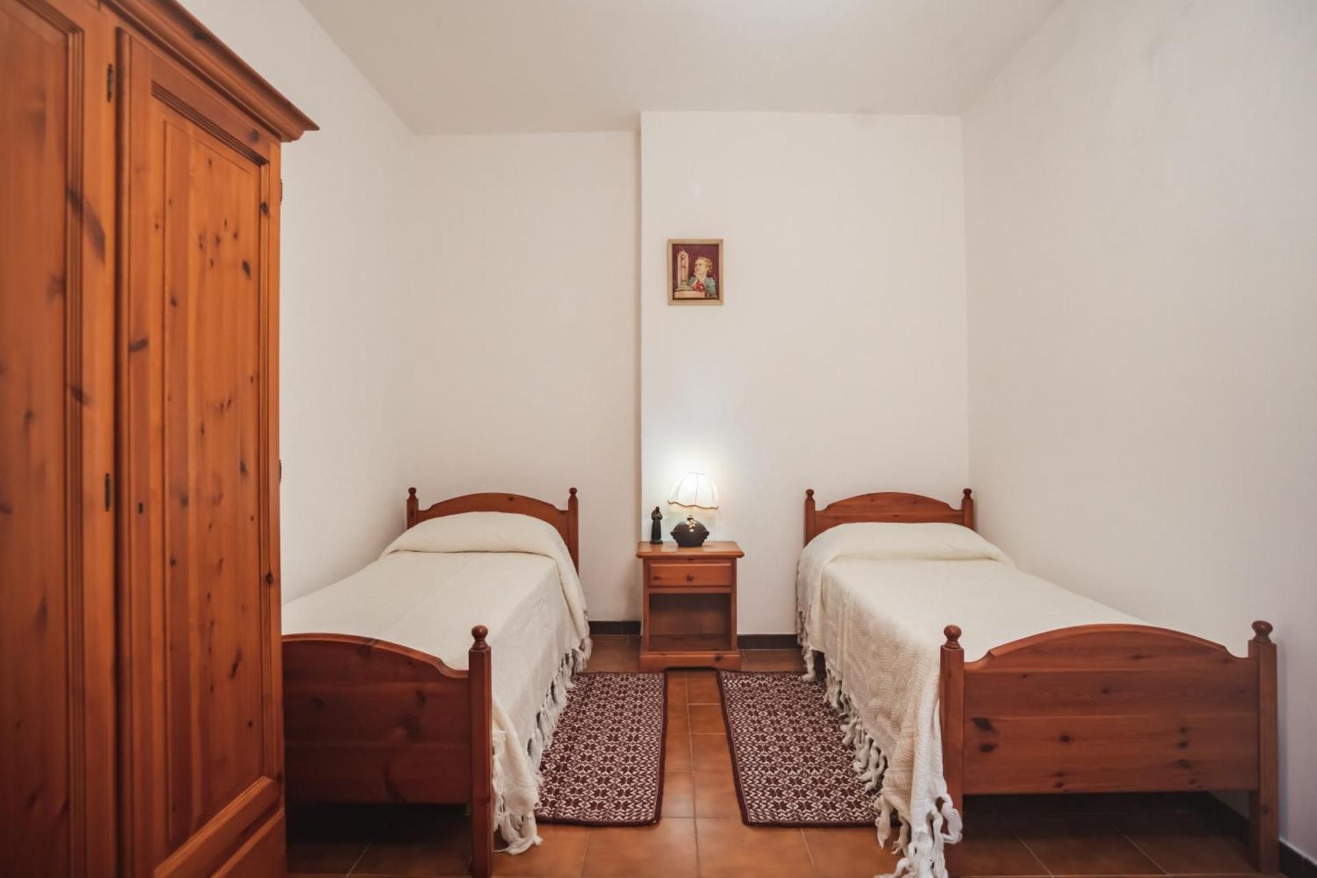 Standard Twin Room with Mountain View