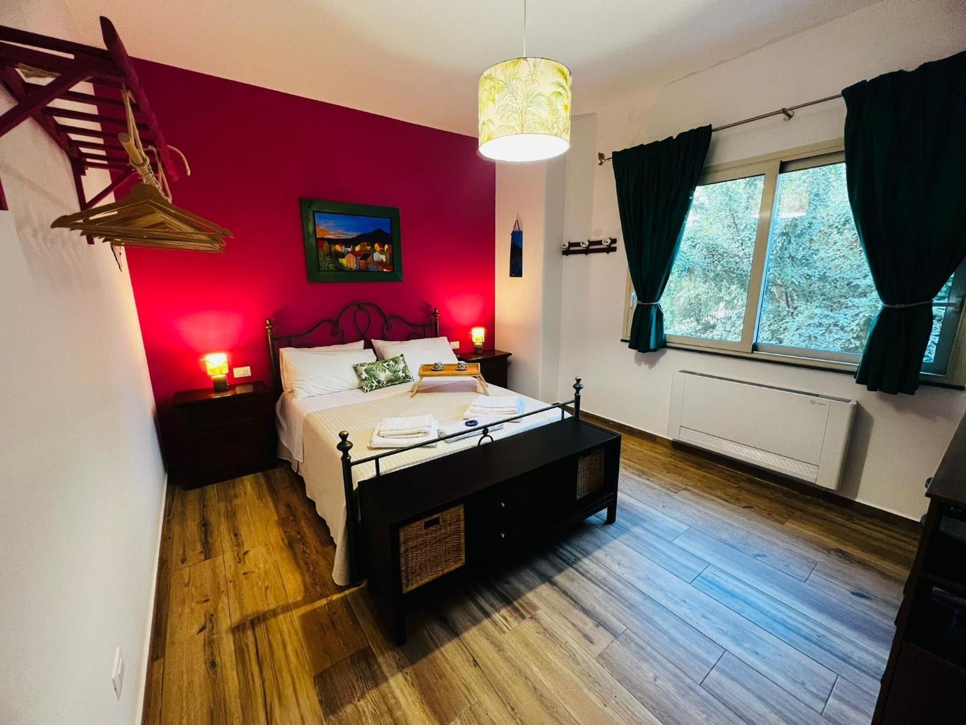 Deluxe Double Room (2 Adults + 1 Child)