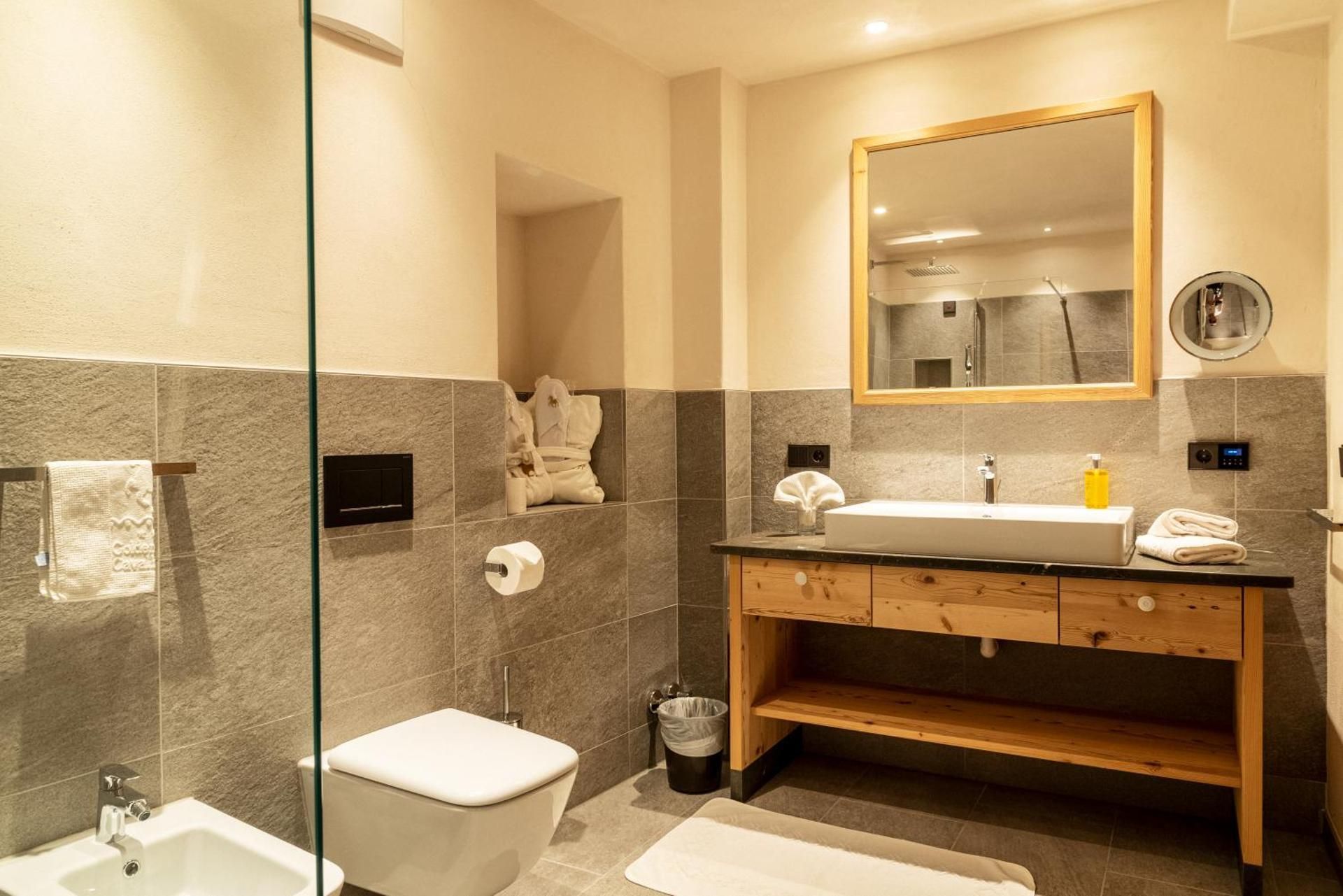 Deluxe King Suite