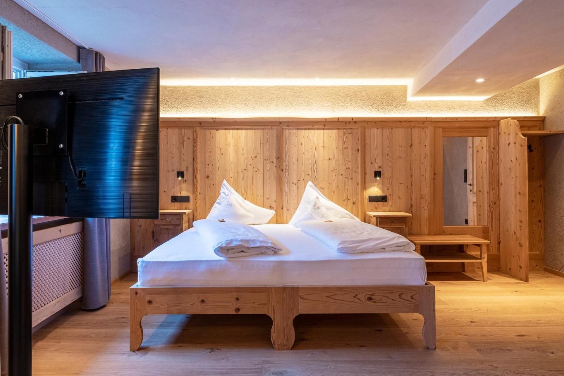 Deluxe King Suite