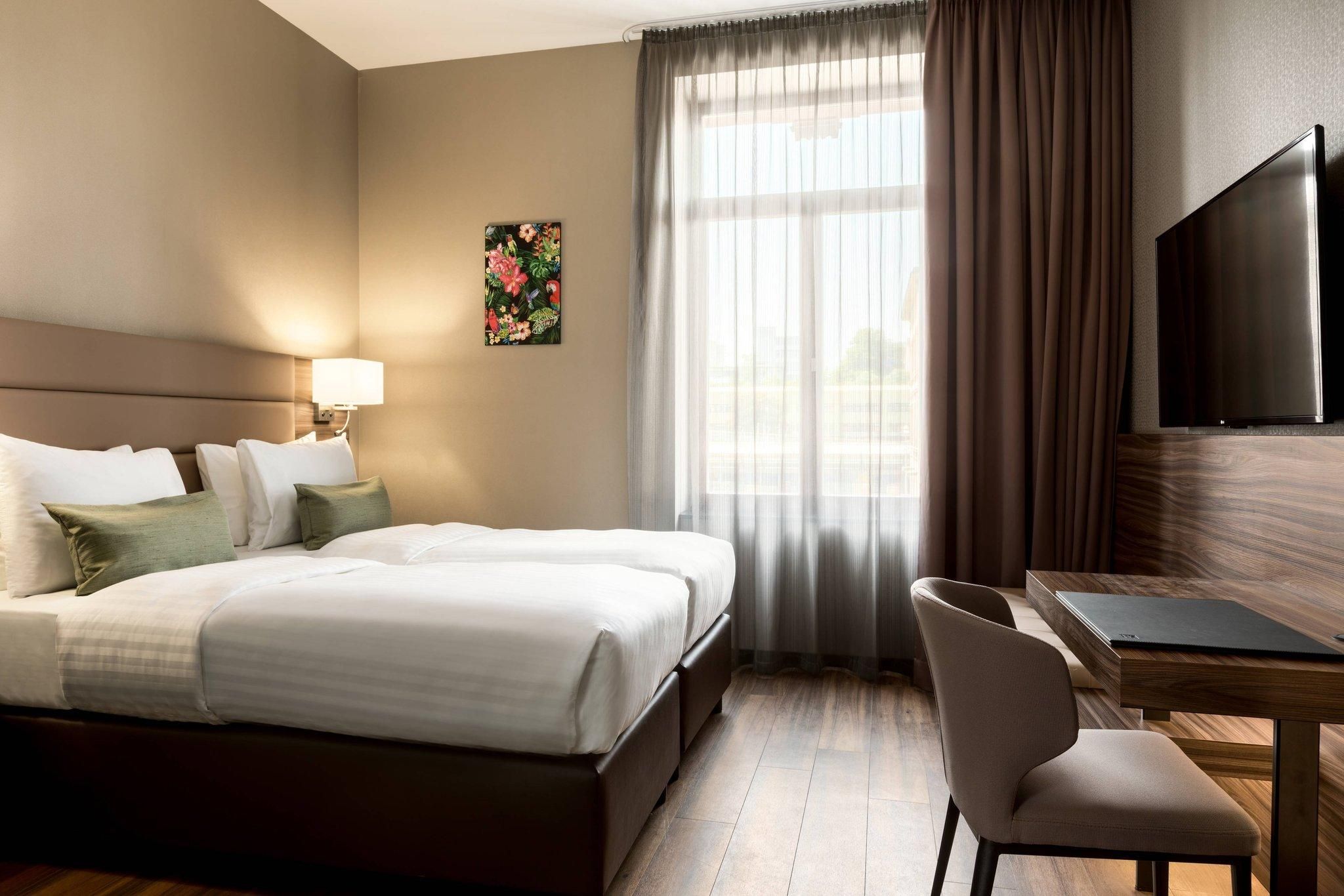 Superior Twin, Guest Room, 2 Twin, City View