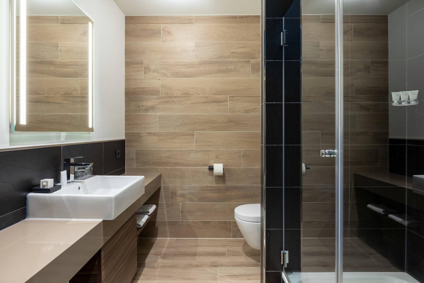 Deluxe, Larger Guest room, 1 King, City view