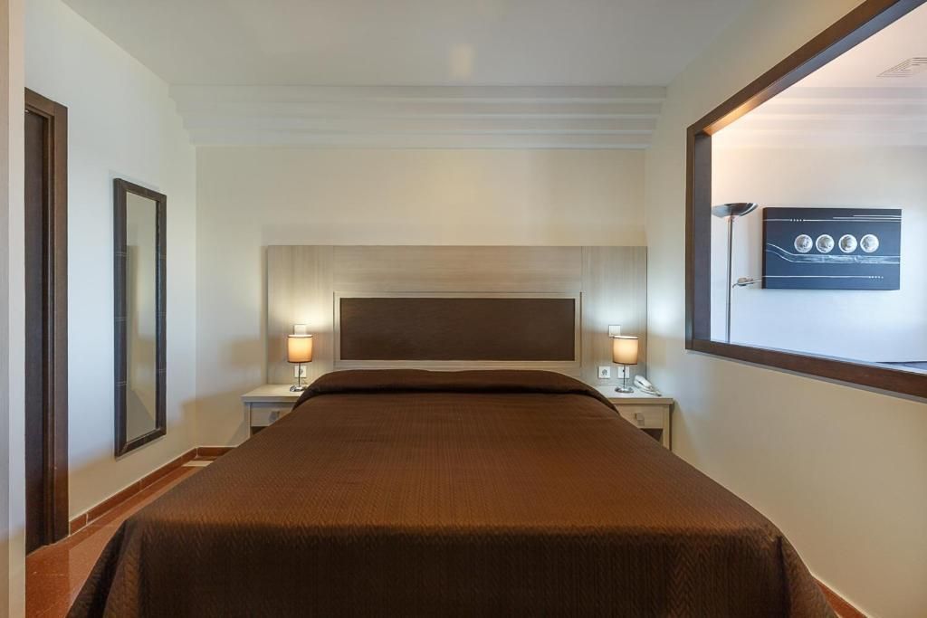 Double or Twin Room with Sea View