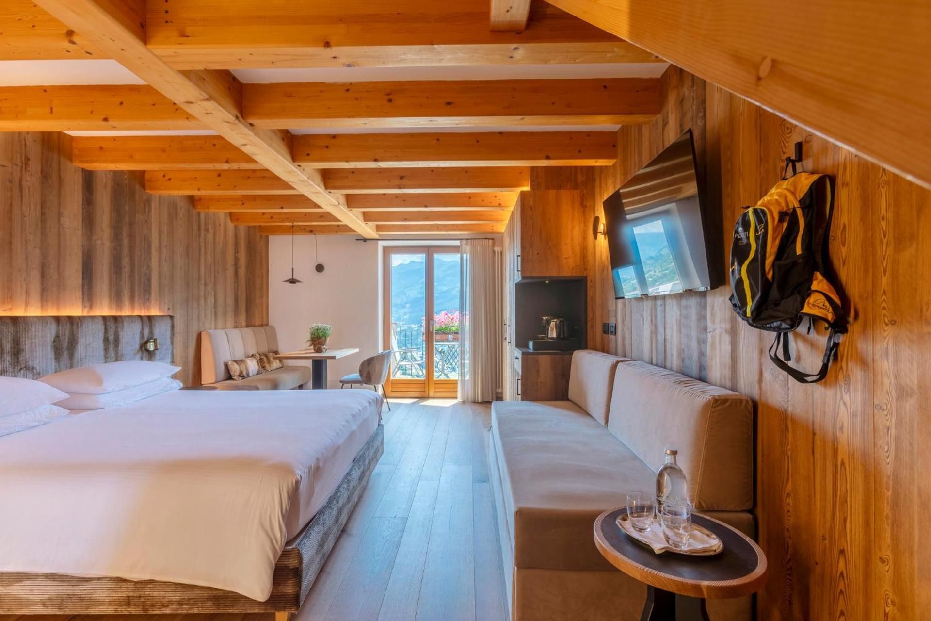Family Suite - Split Level (2 Adults + 2 Children)