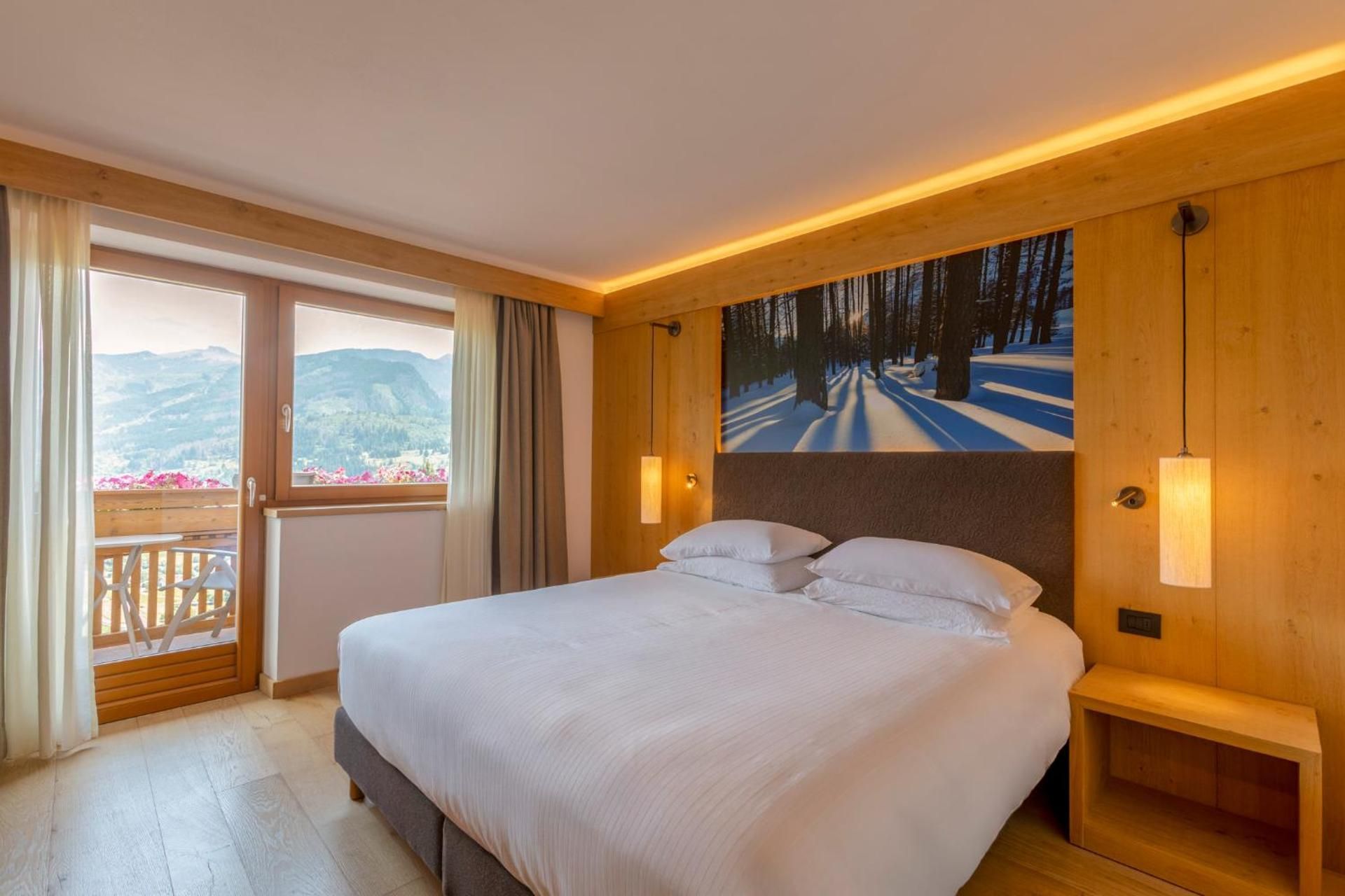 Double or Twin Room with Mountain View