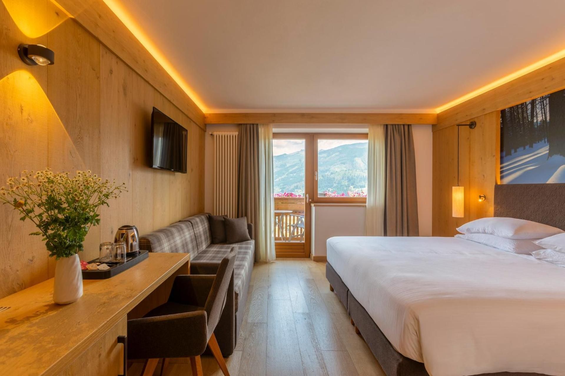 Double or Twin Room with Mountain View