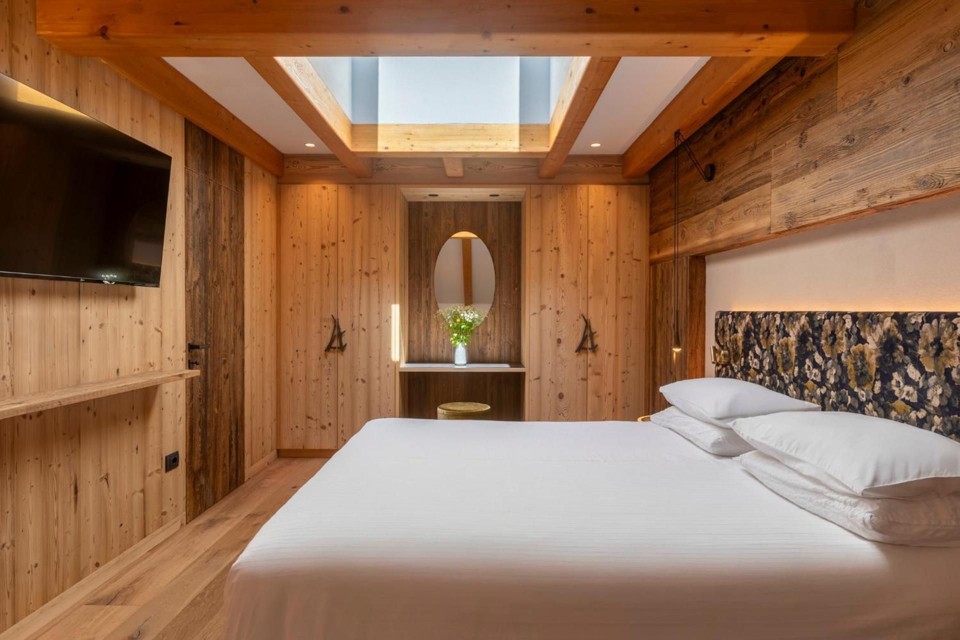 Suite with Mountain View