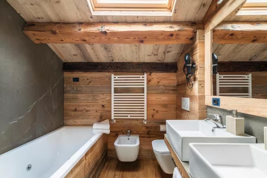 Quadruple Room with Private Bathroom