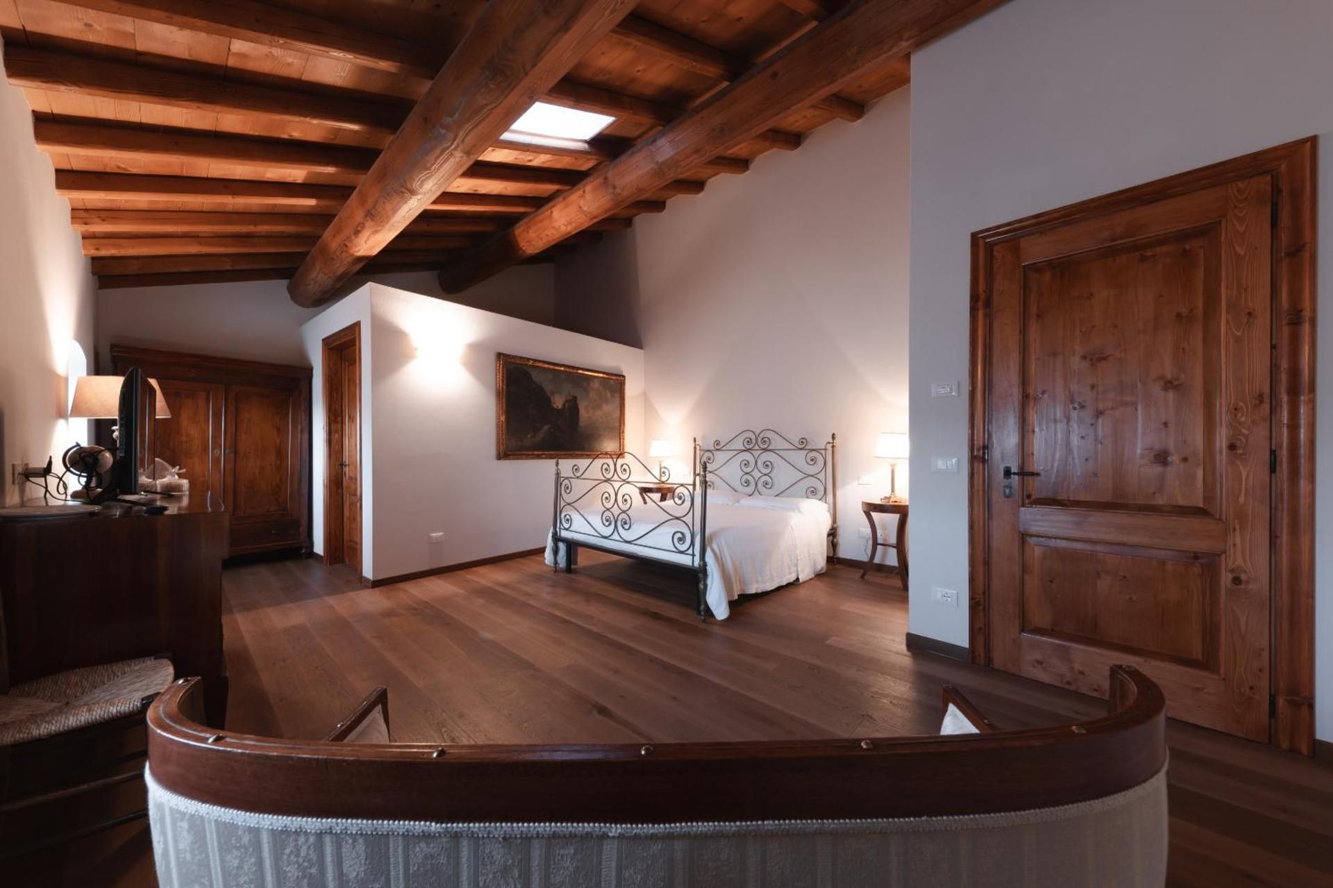 Corte Castello Superior King Room 3