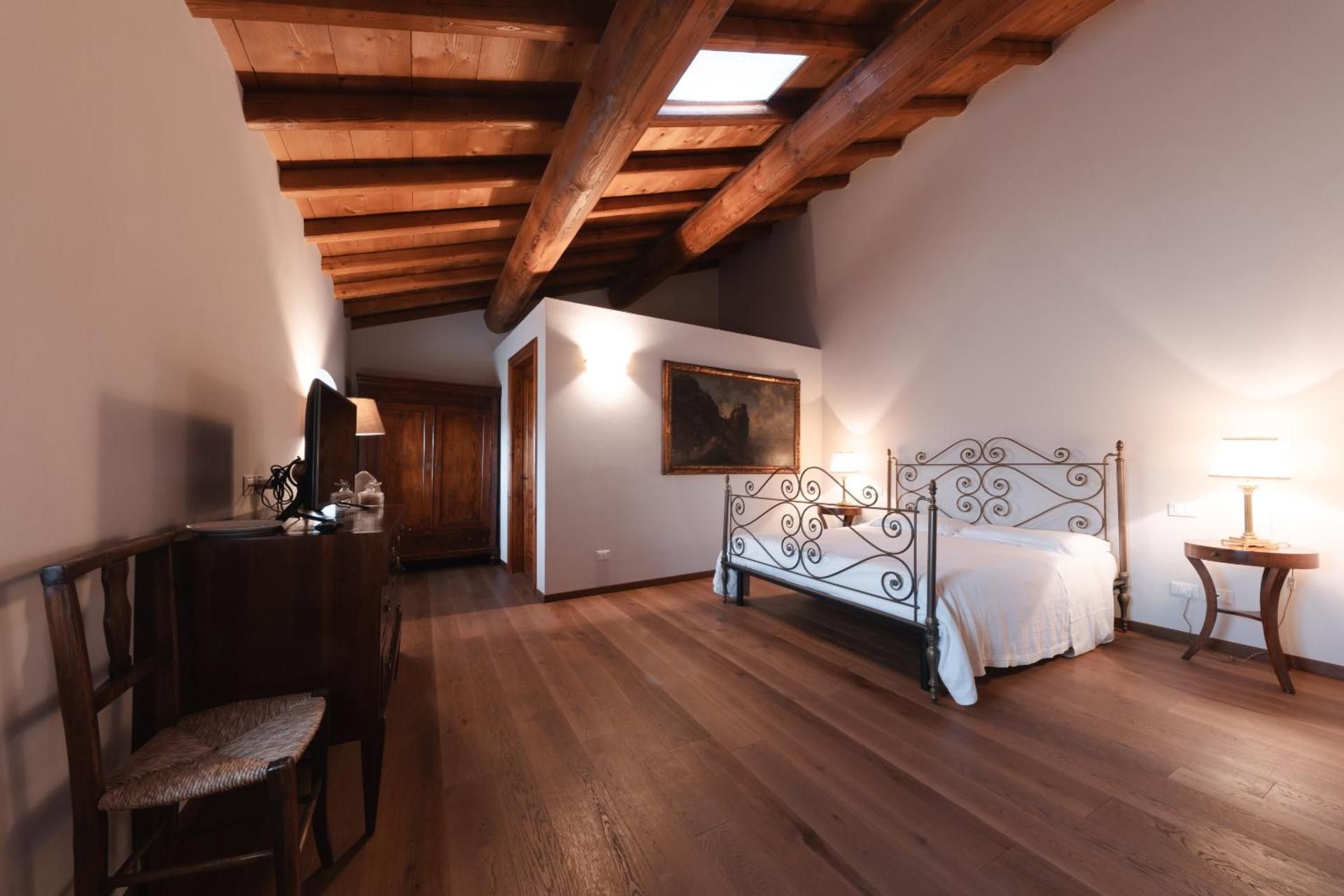Corte Castello Superior King Room