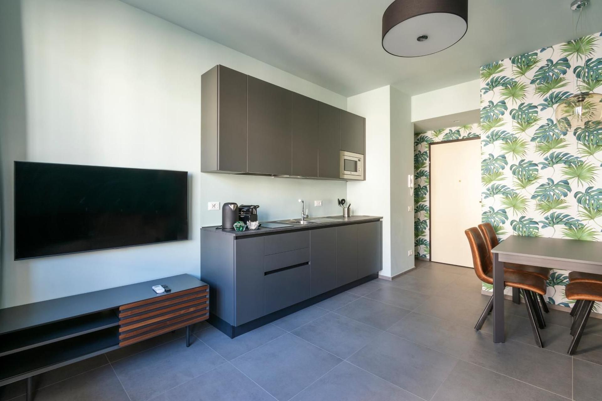 DELUXE APARTMENT